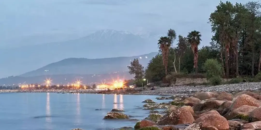 ساحل رامسر هنگام غروب آفتاب