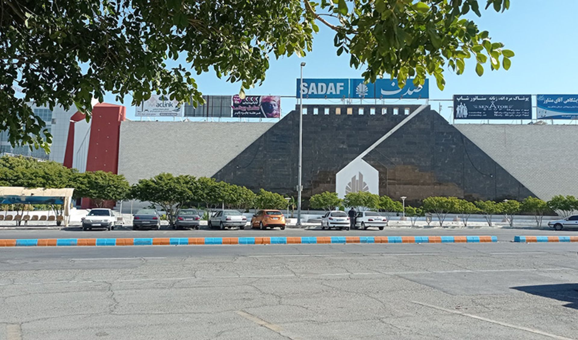 ساختمان مجتمع تجاری صدف چابهار