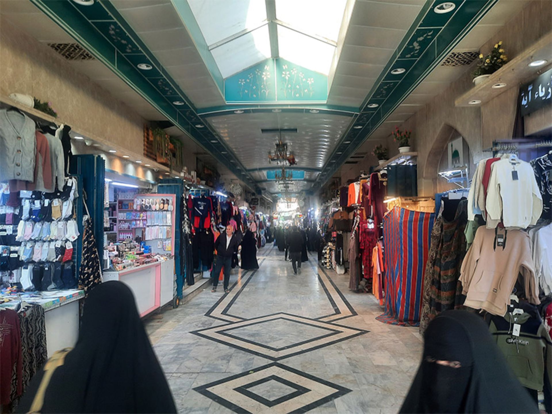 مغازه های سوق الحسين العصری