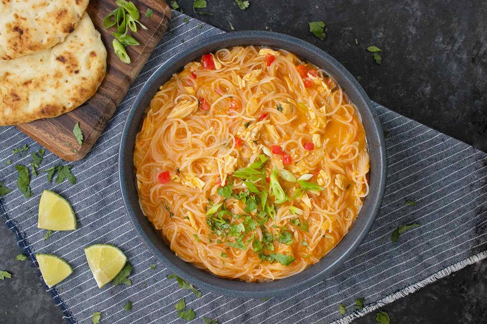 سوپ ورمیشل با نان و لیمو