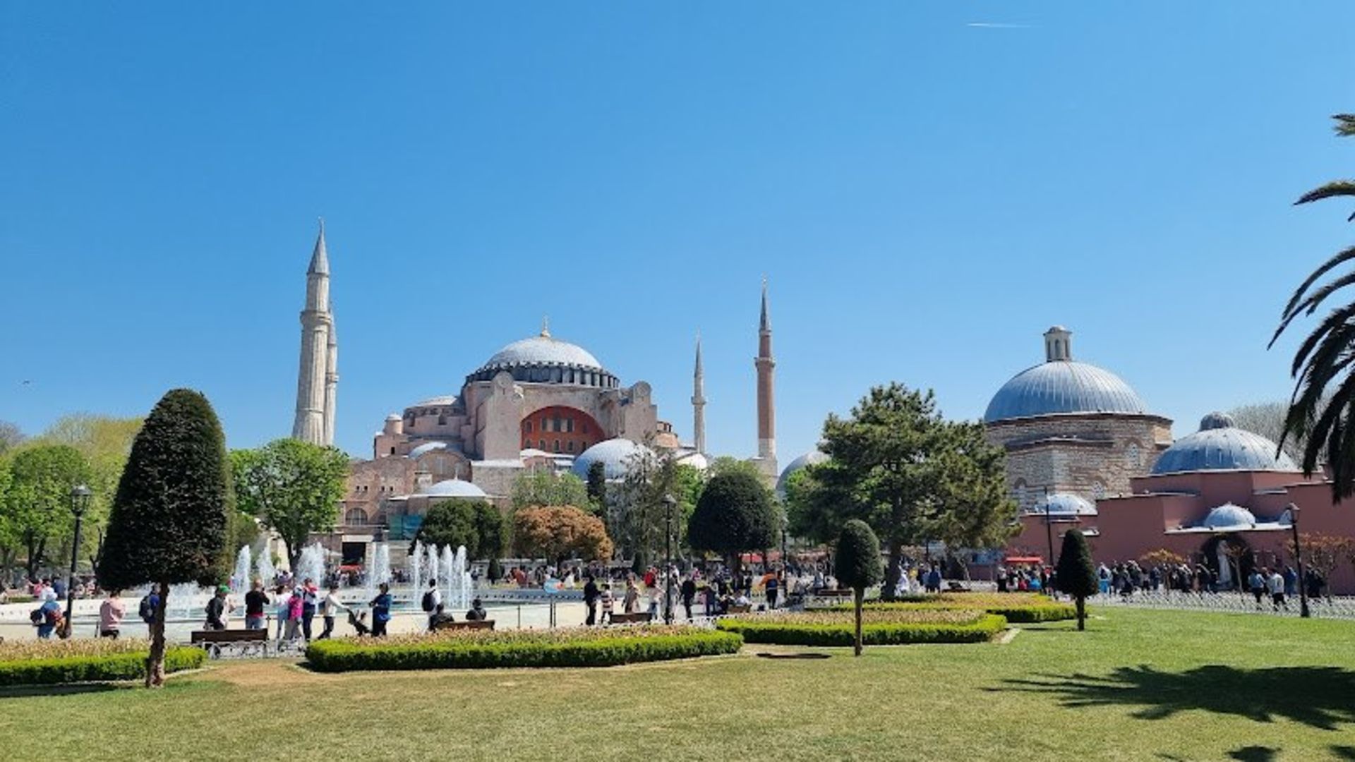 مساجد استانبول در محوطه سرسبز