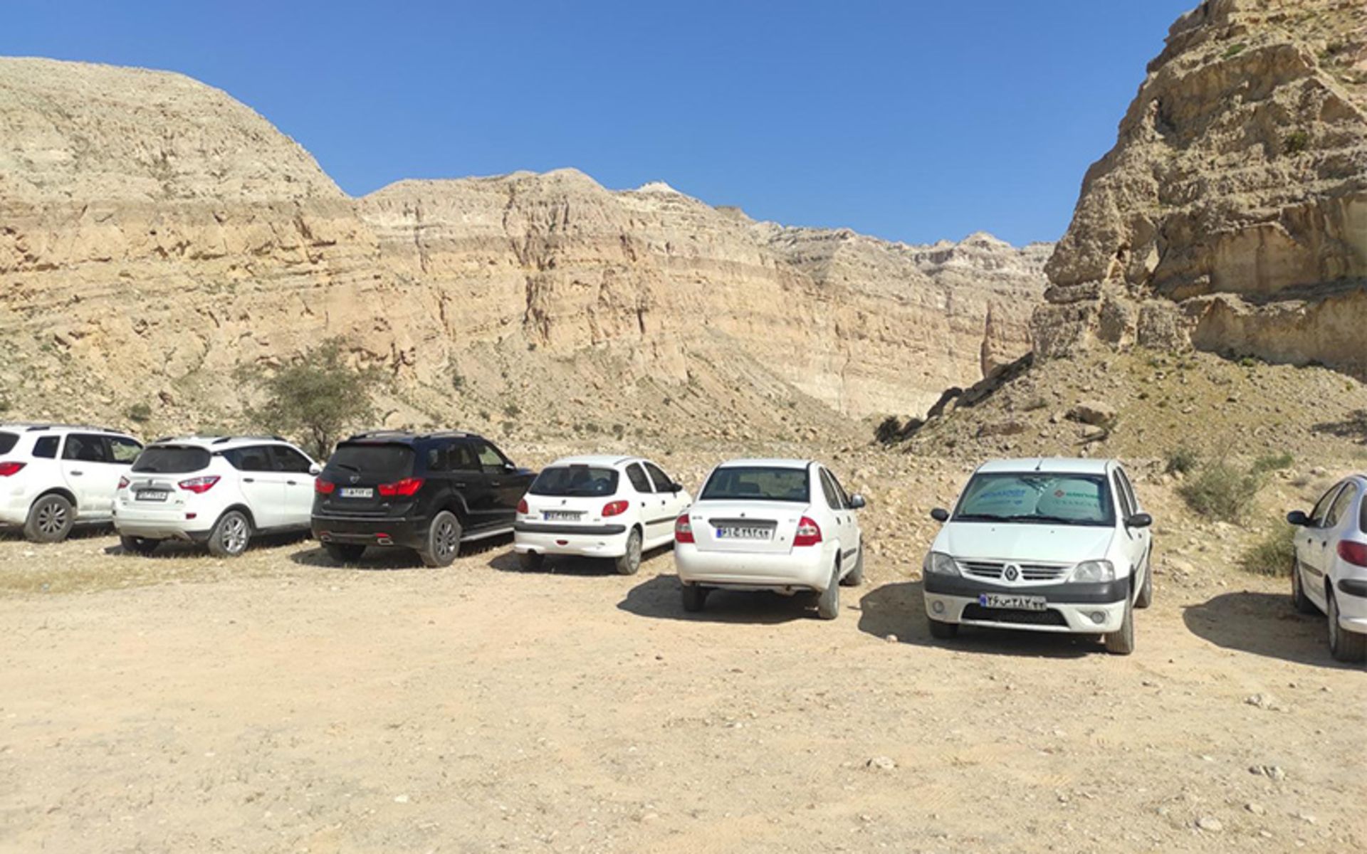محوطه پارکینگ تنگه شوتاریکو 