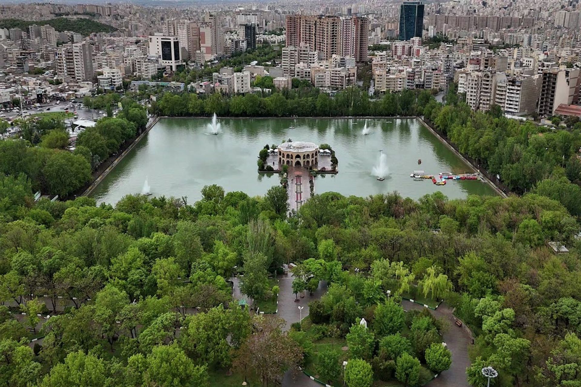 طبیعت سبز اطراف دریاچه ائل گلی