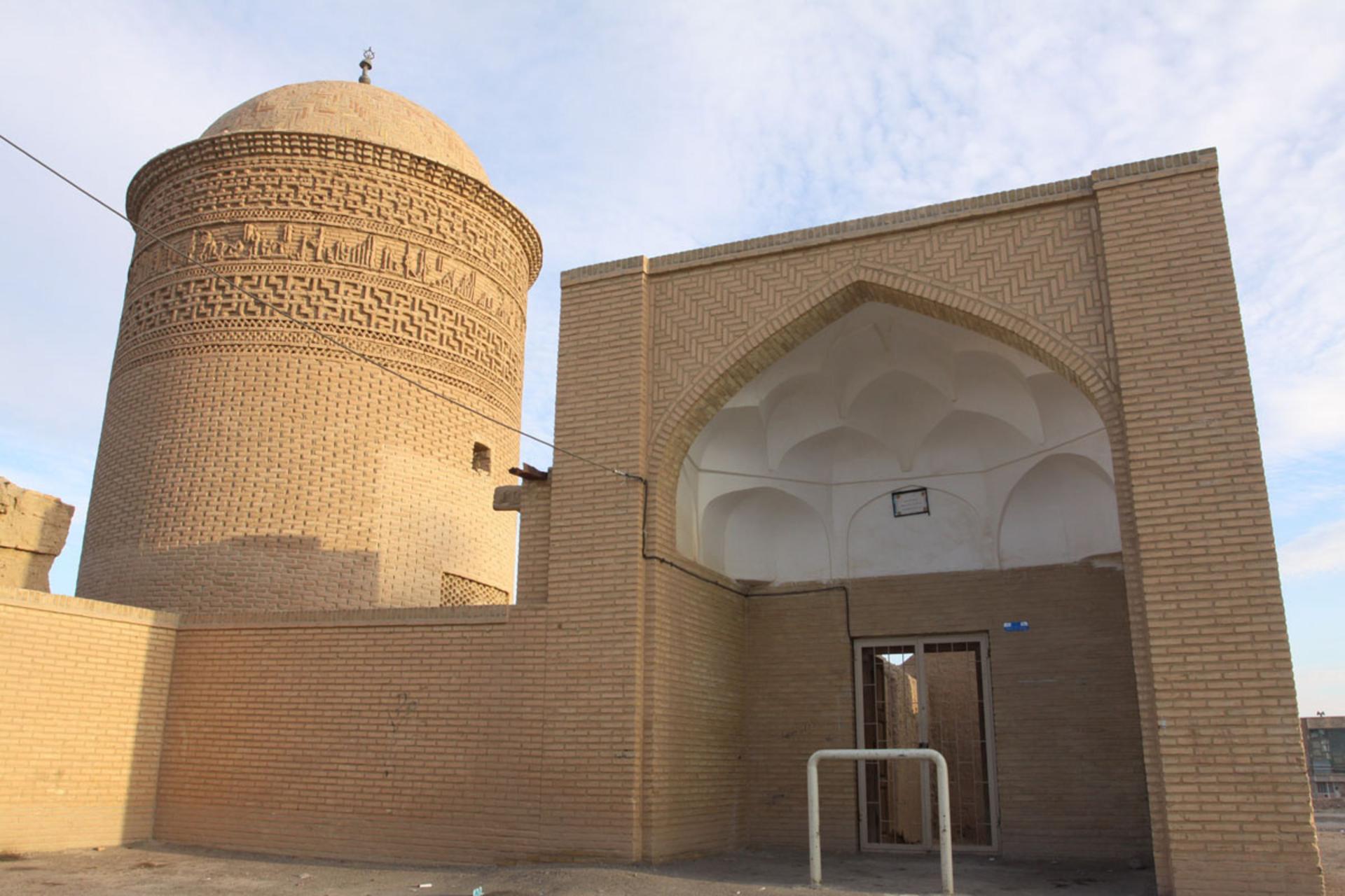 برج پیر علمدار در شهر دامغان