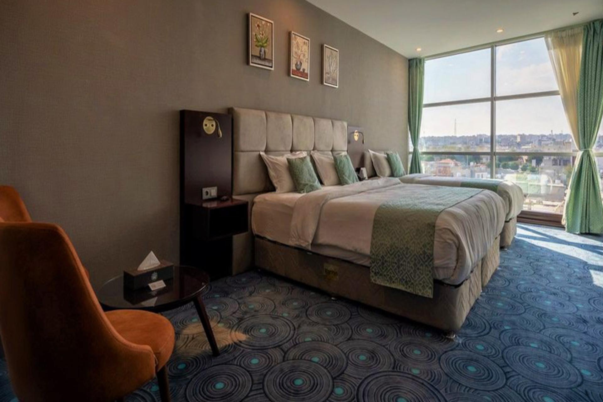 اتاق هتل آوینا قشم با چشم انداز شهری