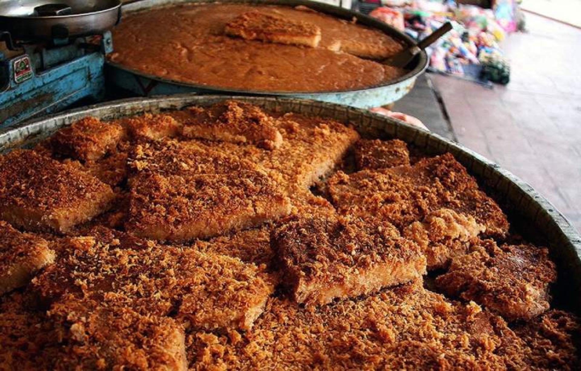 فروش حلوای دهین کربلا در خیابان