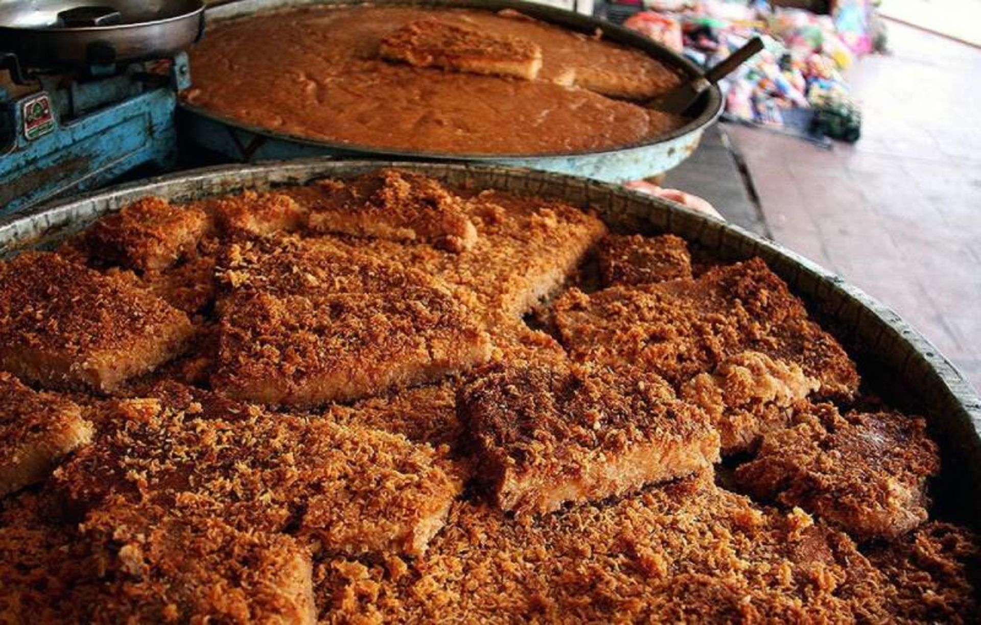 فروش حلوای دهین کربلا در خیابان