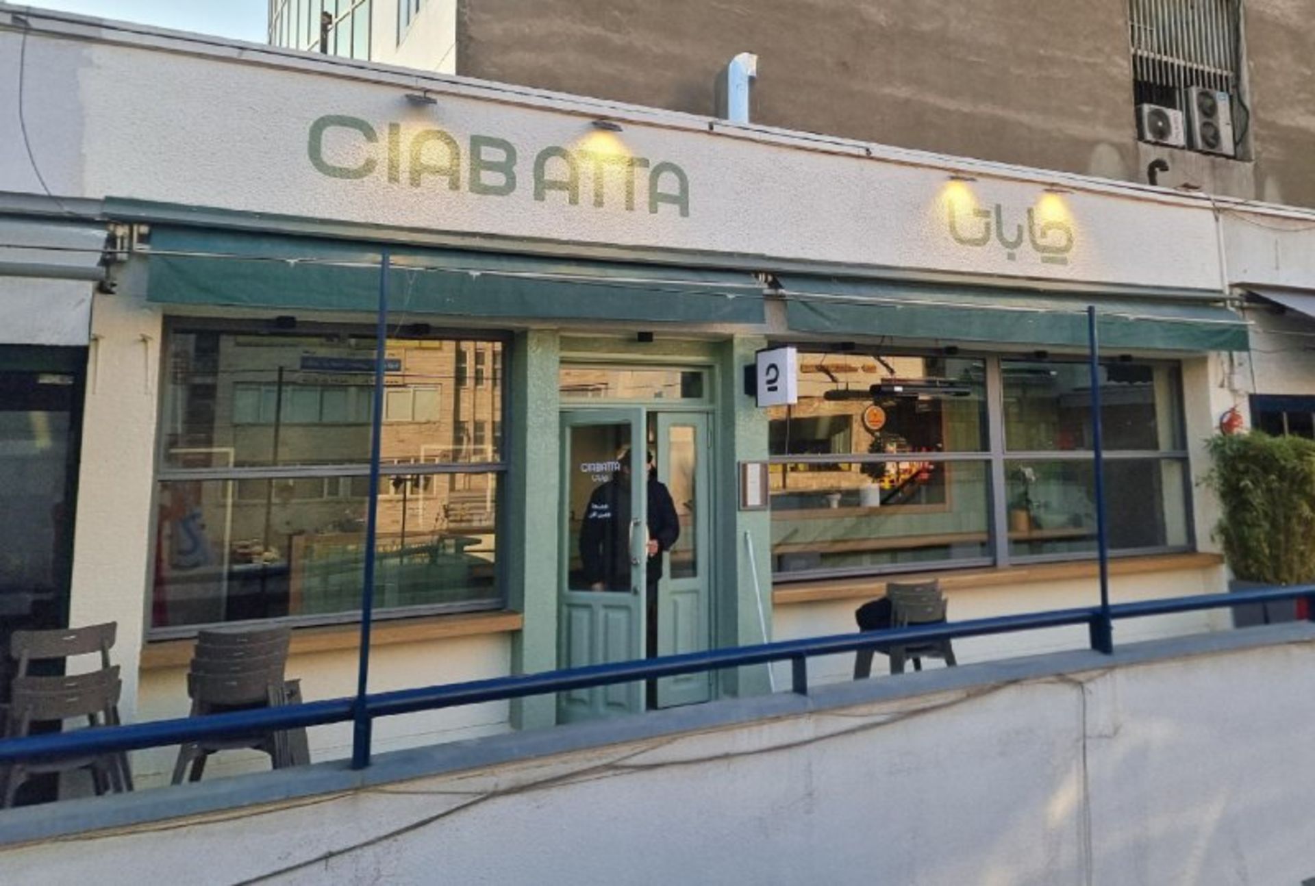 نمای بیرونی آشپزخانه‌ چاباتا تهران