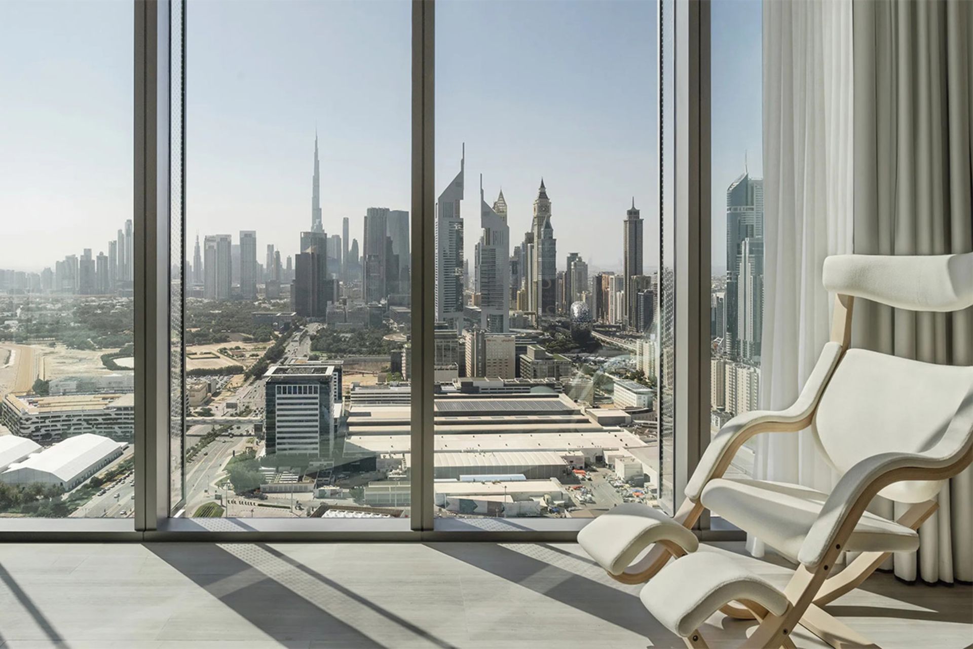 اتاق سیرو وان زعبیل رو به چشم انداز شهر دبی