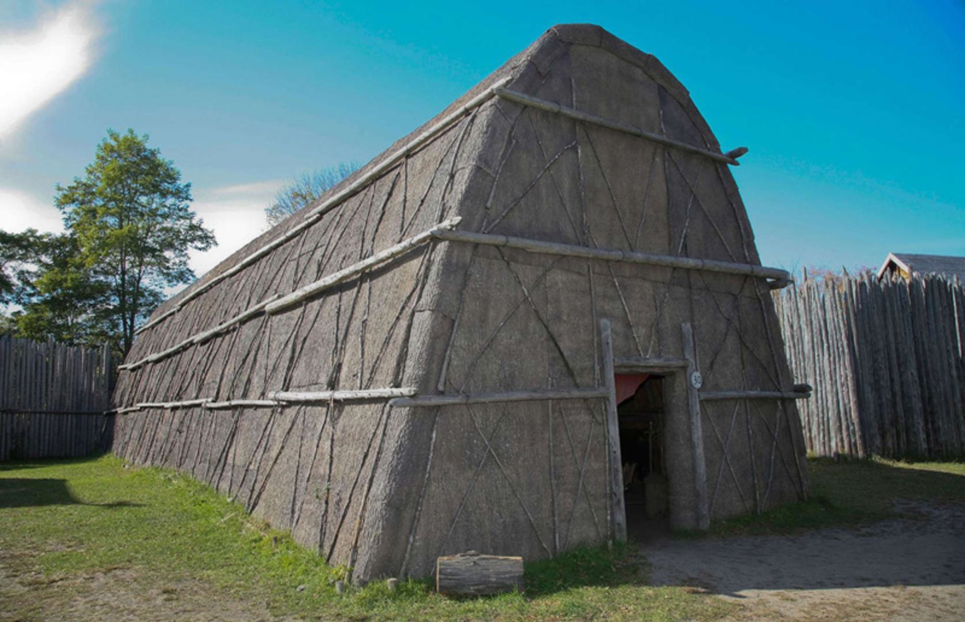 خانه‌ بلند و سنتی بومیان آمریکا