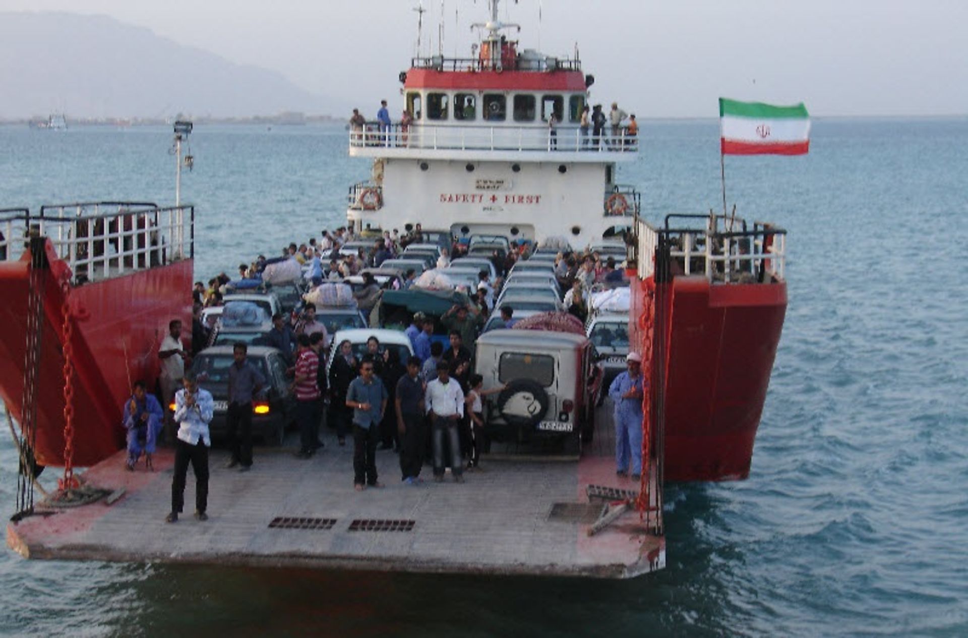 لندینگ کرافت قشم روی دریا