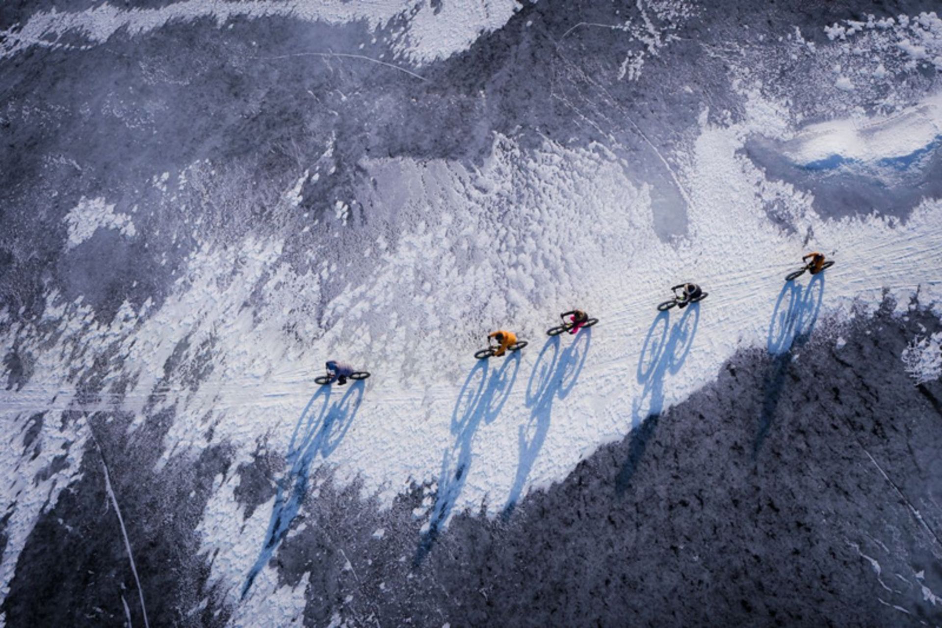 عکس هوایی از دوچرخه سواران در اولو، فنلاند