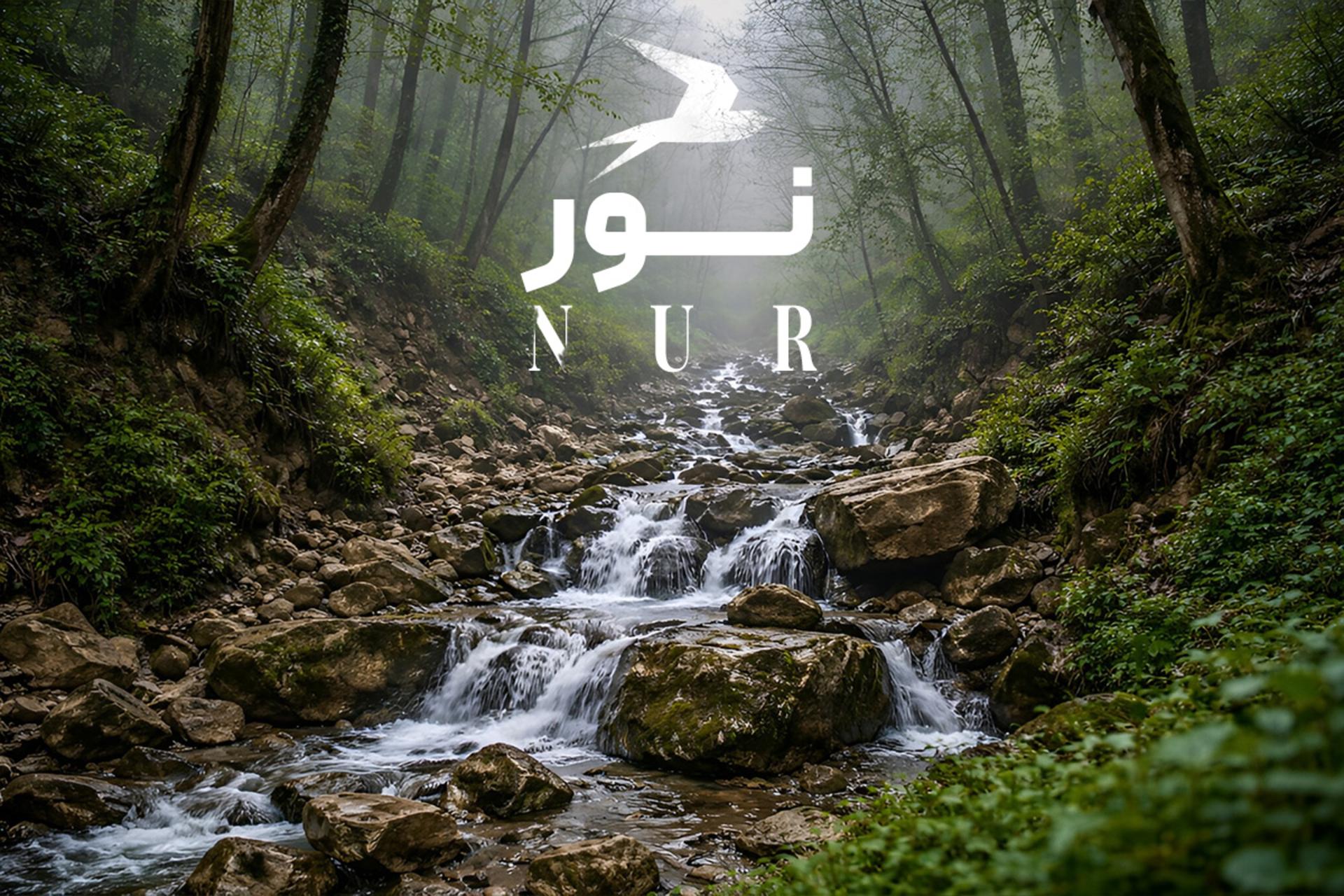 آبشار آب پری در میان جنگل های نور