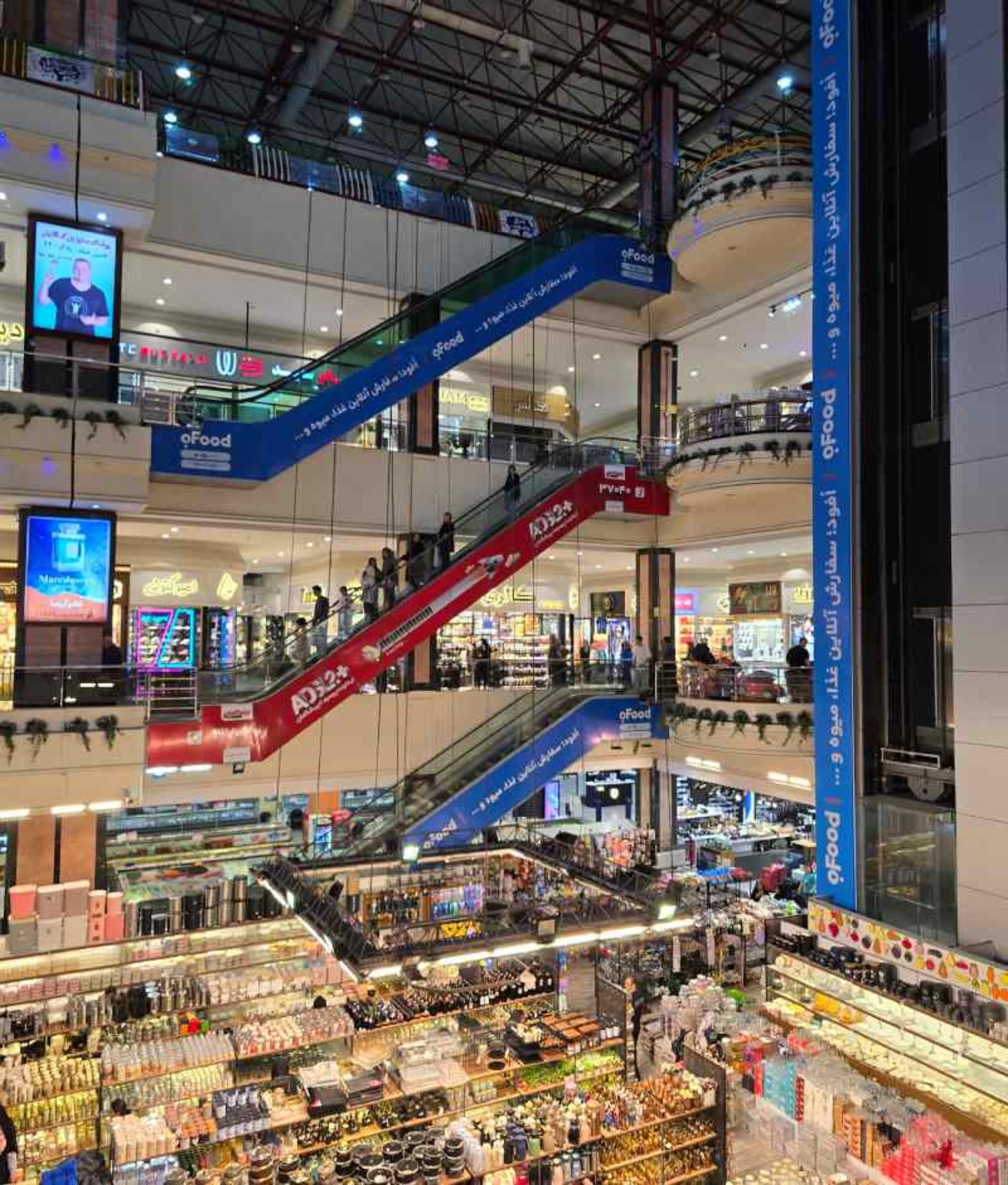 فضای داخلی مرکز خرید پروما مشهد