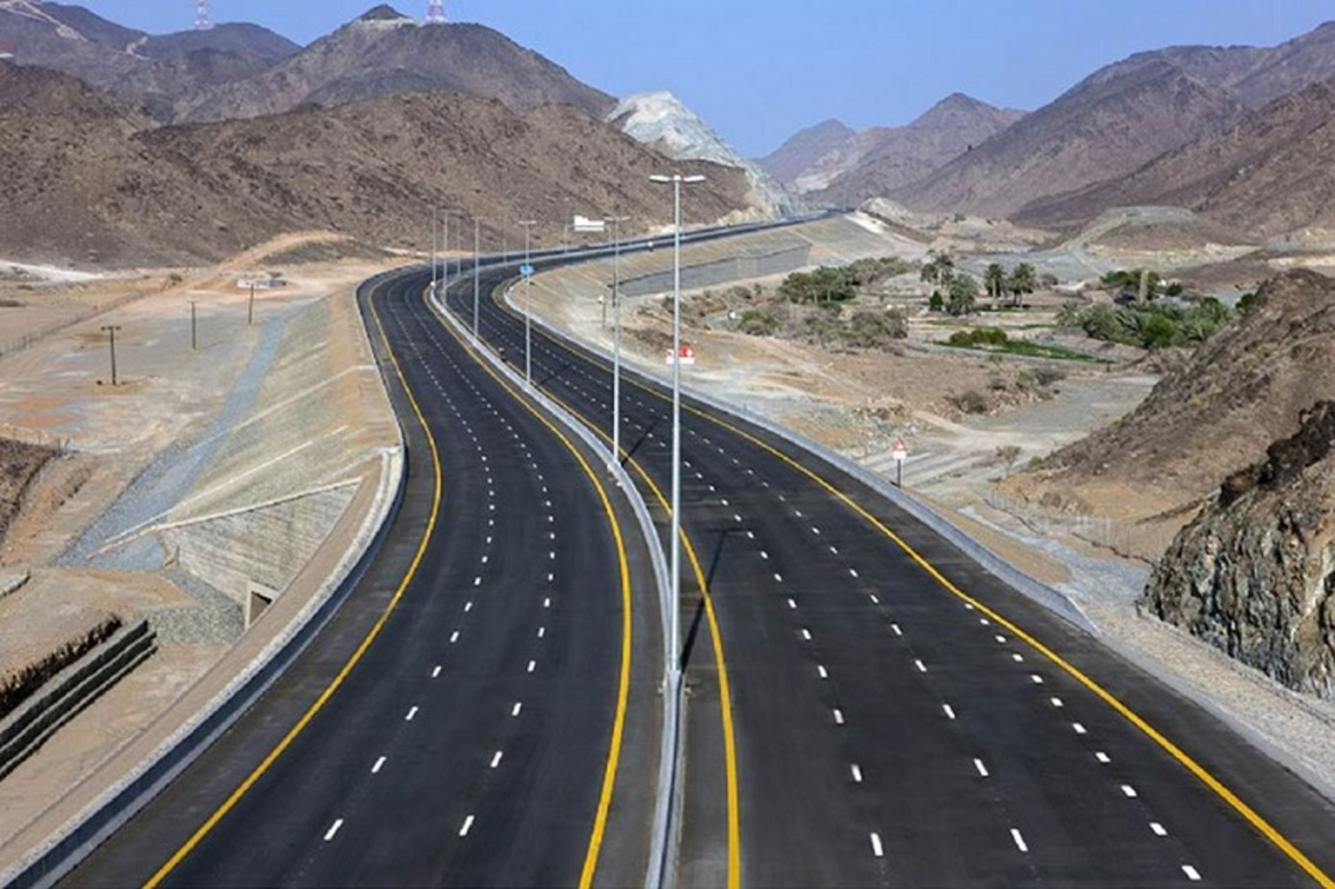 آزادراه بندرعباس به سیرجان در سفر جاده ای به هرمز