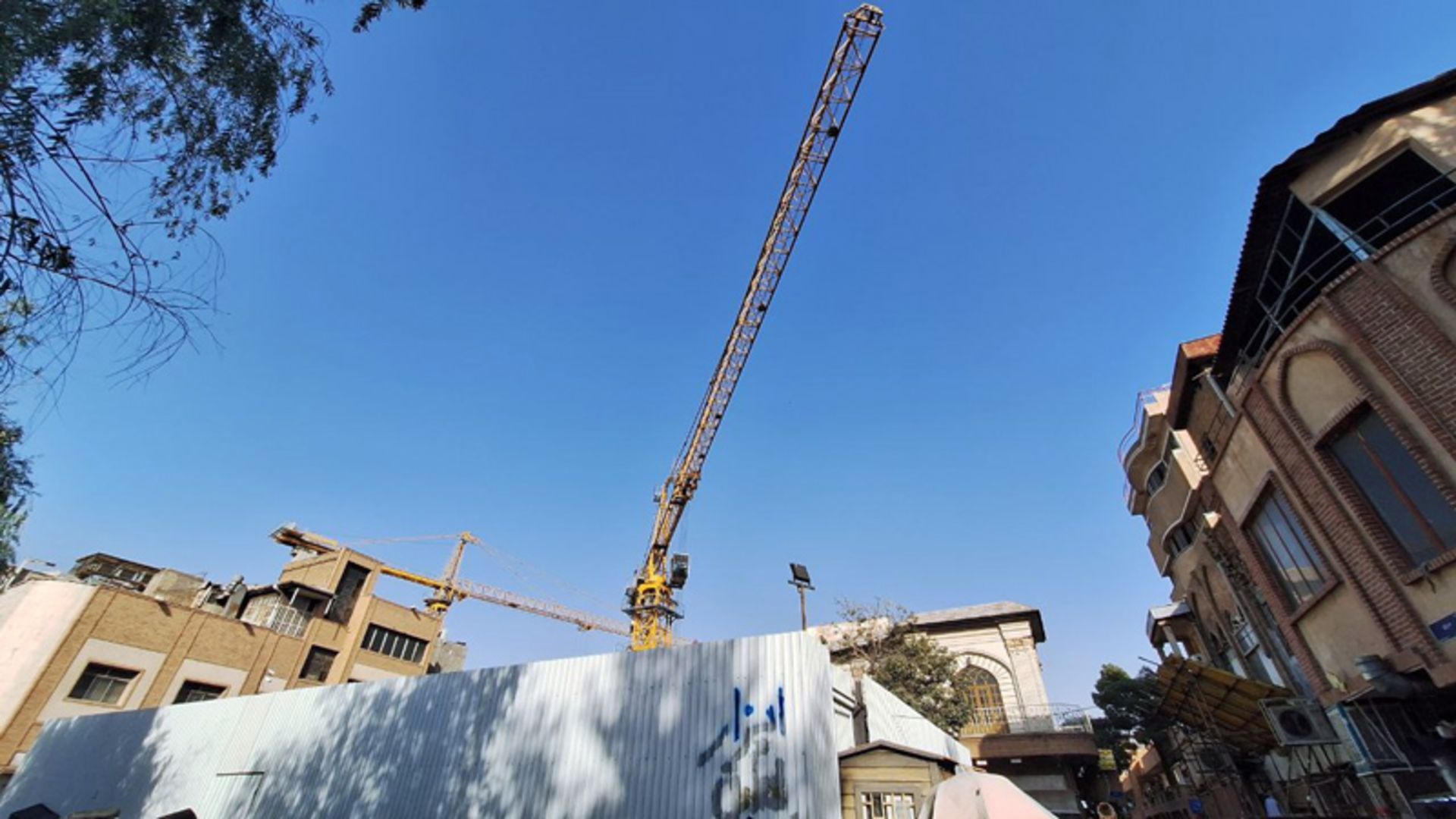 ساخت و ساز در حریم کاخ گلستان