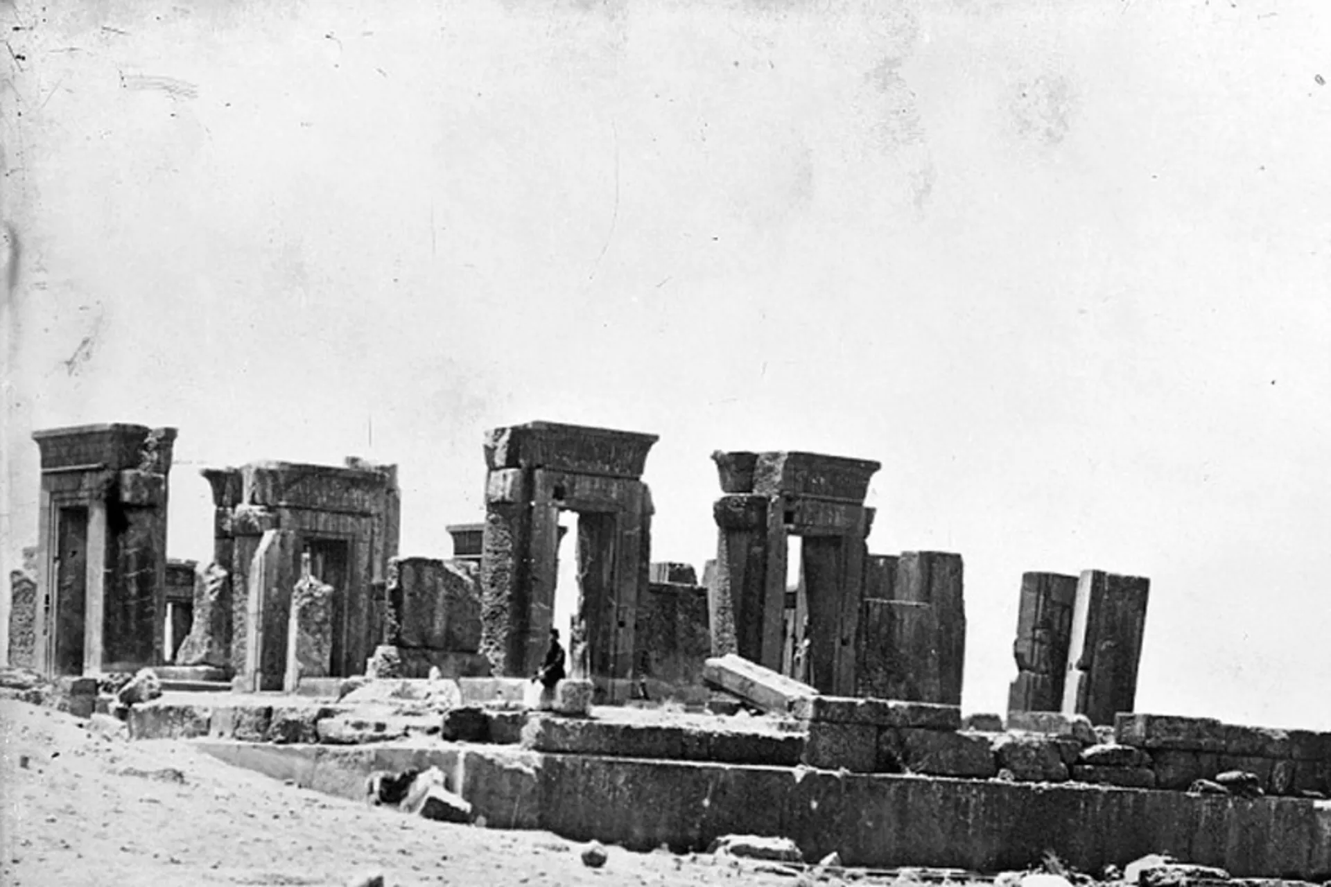 تخت جمشید پیش از کاوش در دوره قاجار