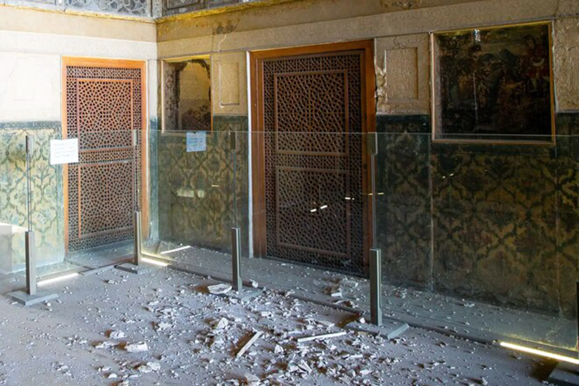 تخریب چهلستون در جنگ