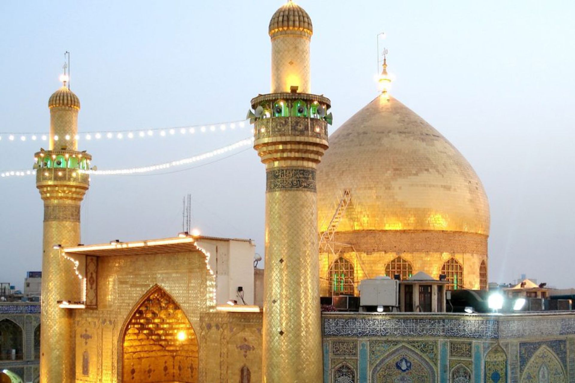 گنبد طلایی حرم امام علی در نجف
