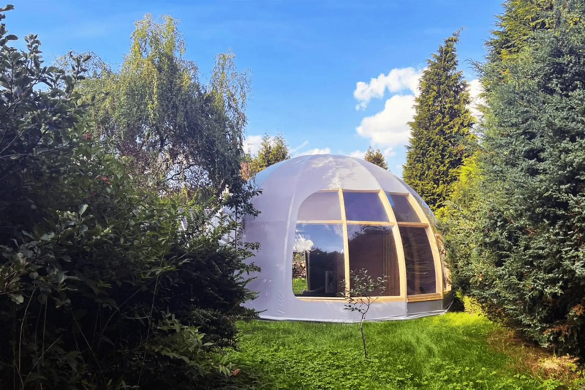 چادر کروی اسفیرسکیپ بین درختان