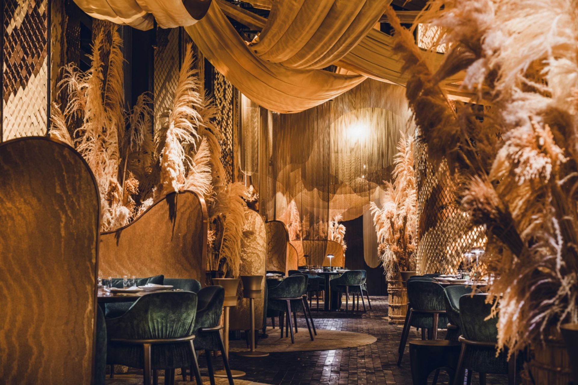 سالن اصلی رستوران استرافایر در ابوظبی