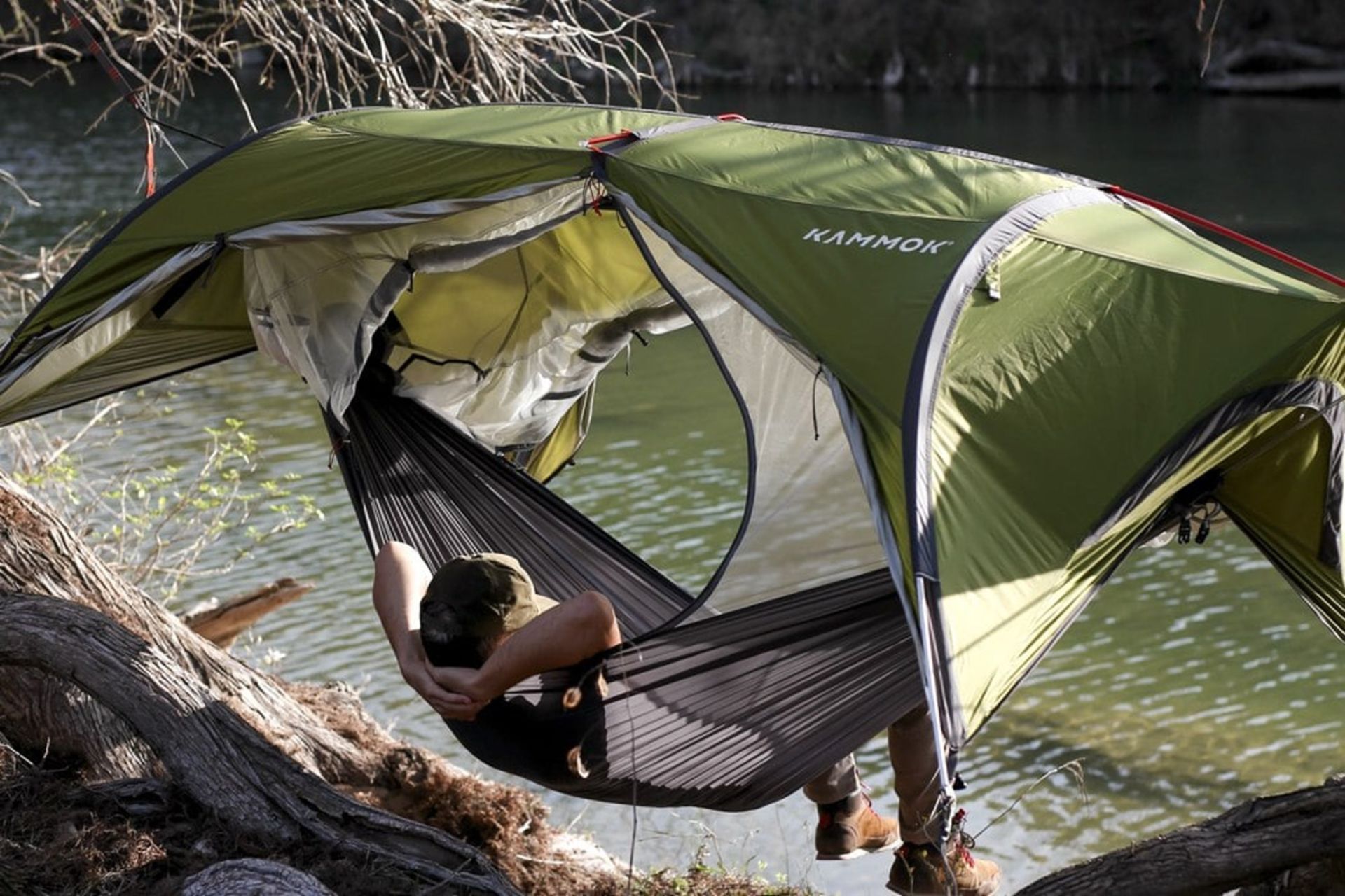 استراحت در چادر و ننوی ساندا