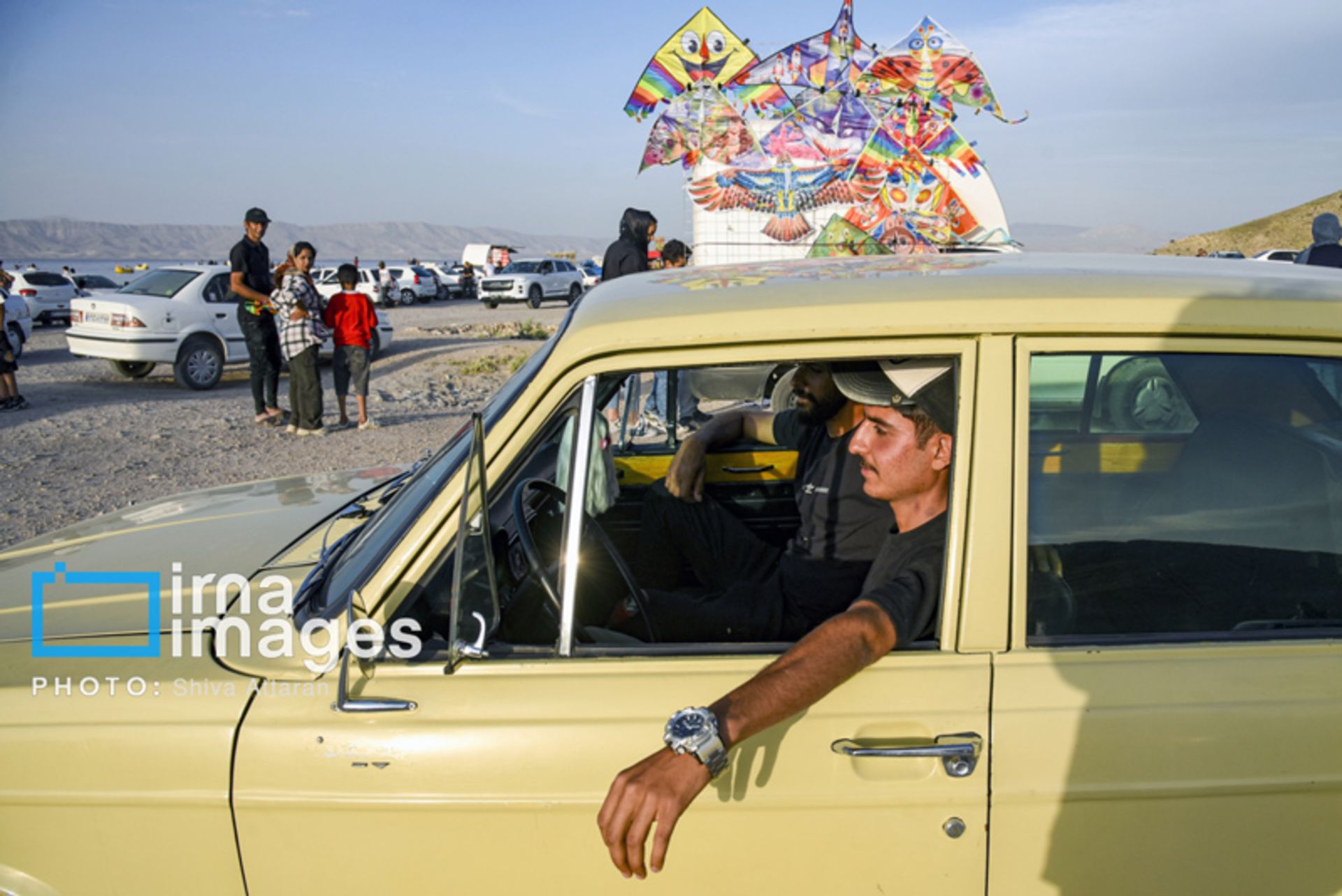 گردشگری دریاچه مهارلو در بهار