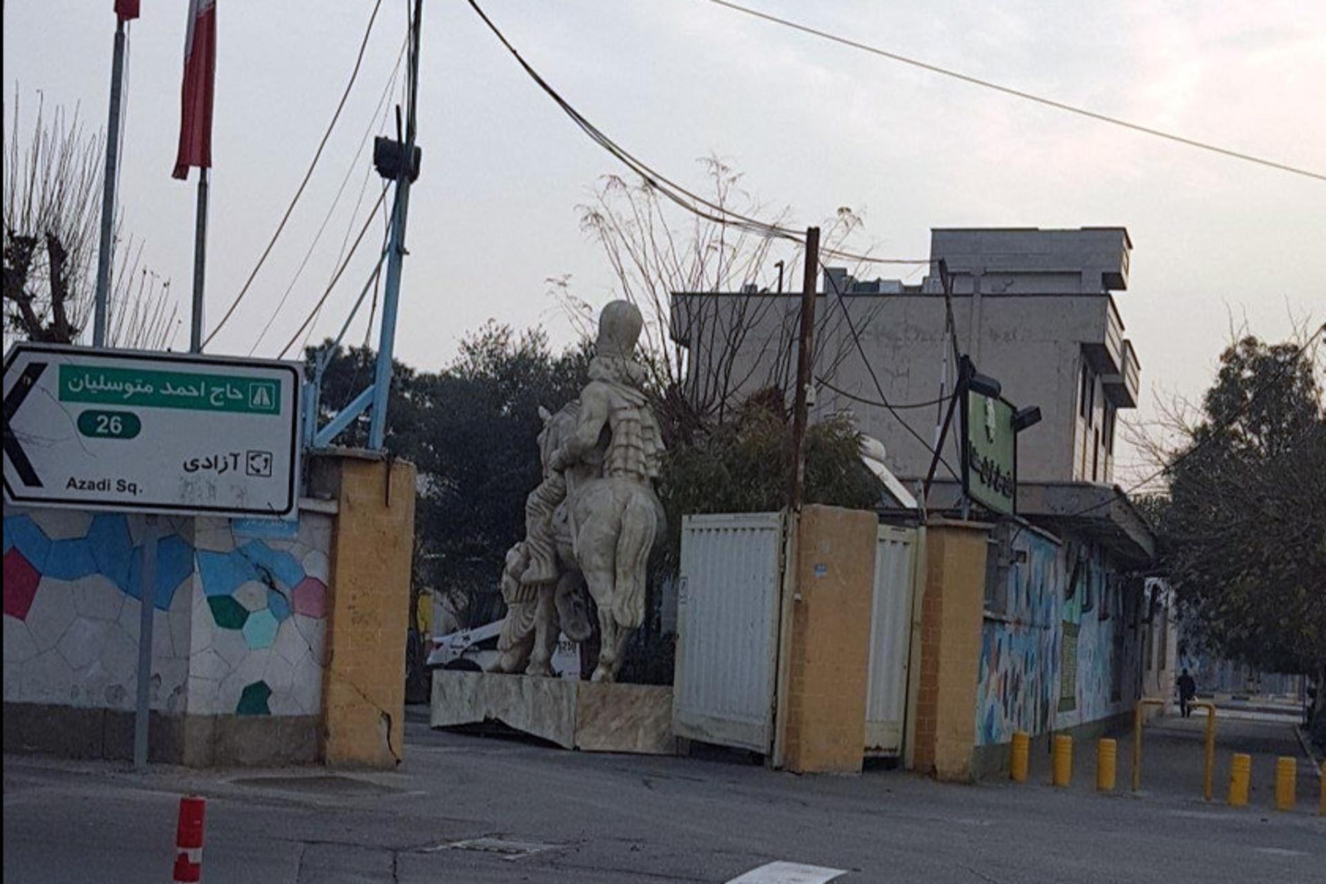 مجسمه والرین در تهران