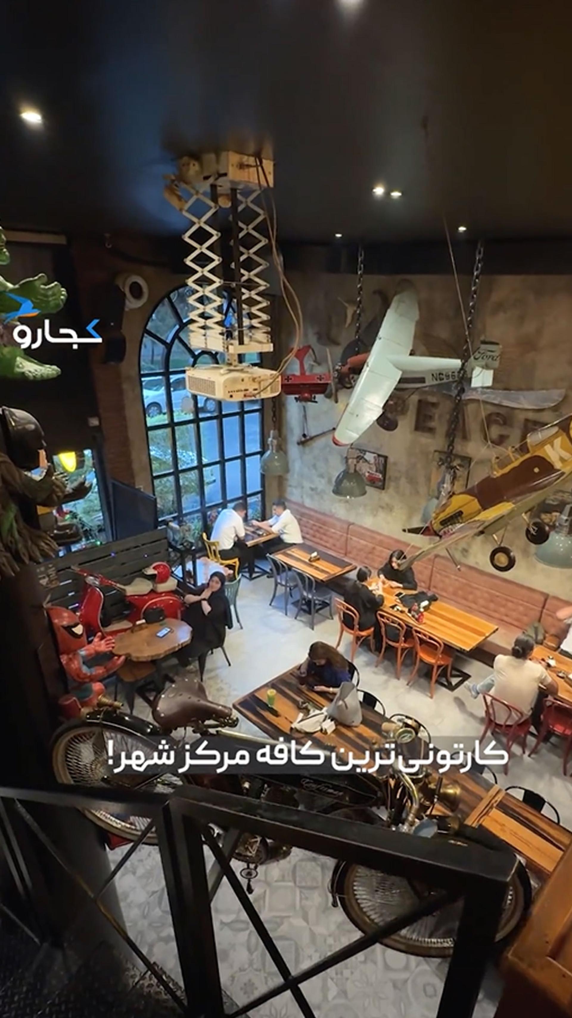 فضای داخلی کافه وصال تهران