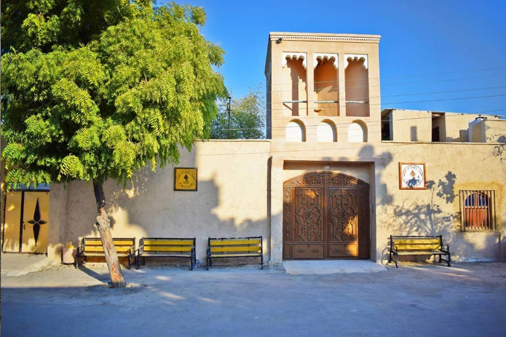 نمای بیرونی اقامتگاه بوم‌گردی و موزه ناخدا علی در لافت