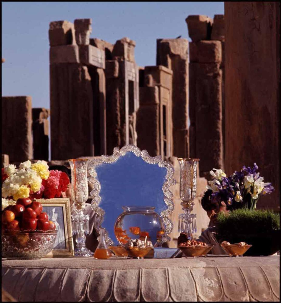 سفره هفت سین سال ۱۳۵۰ در تخت جمشید
