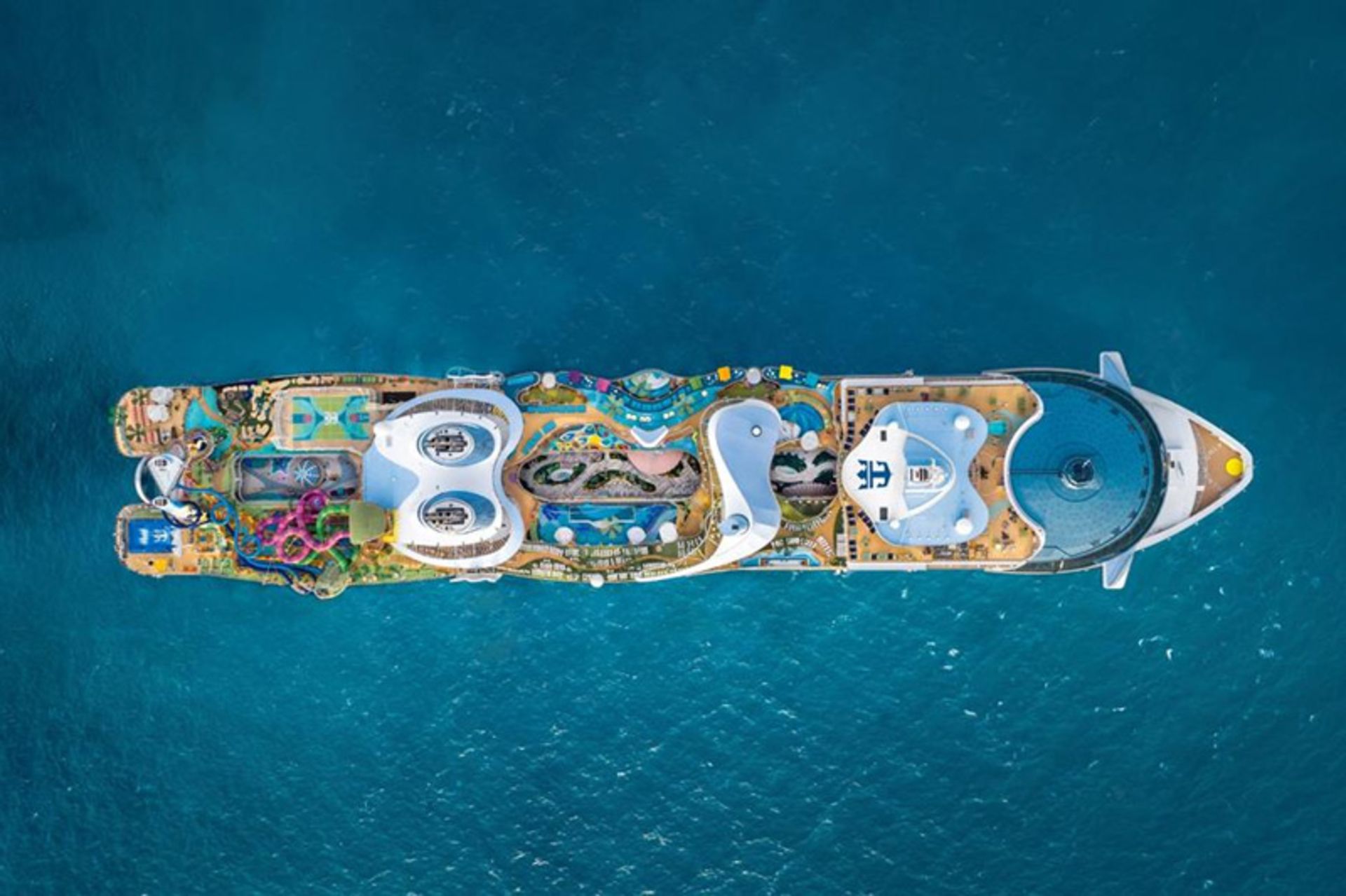 کشتی نماد دریاها از نمای بالایی