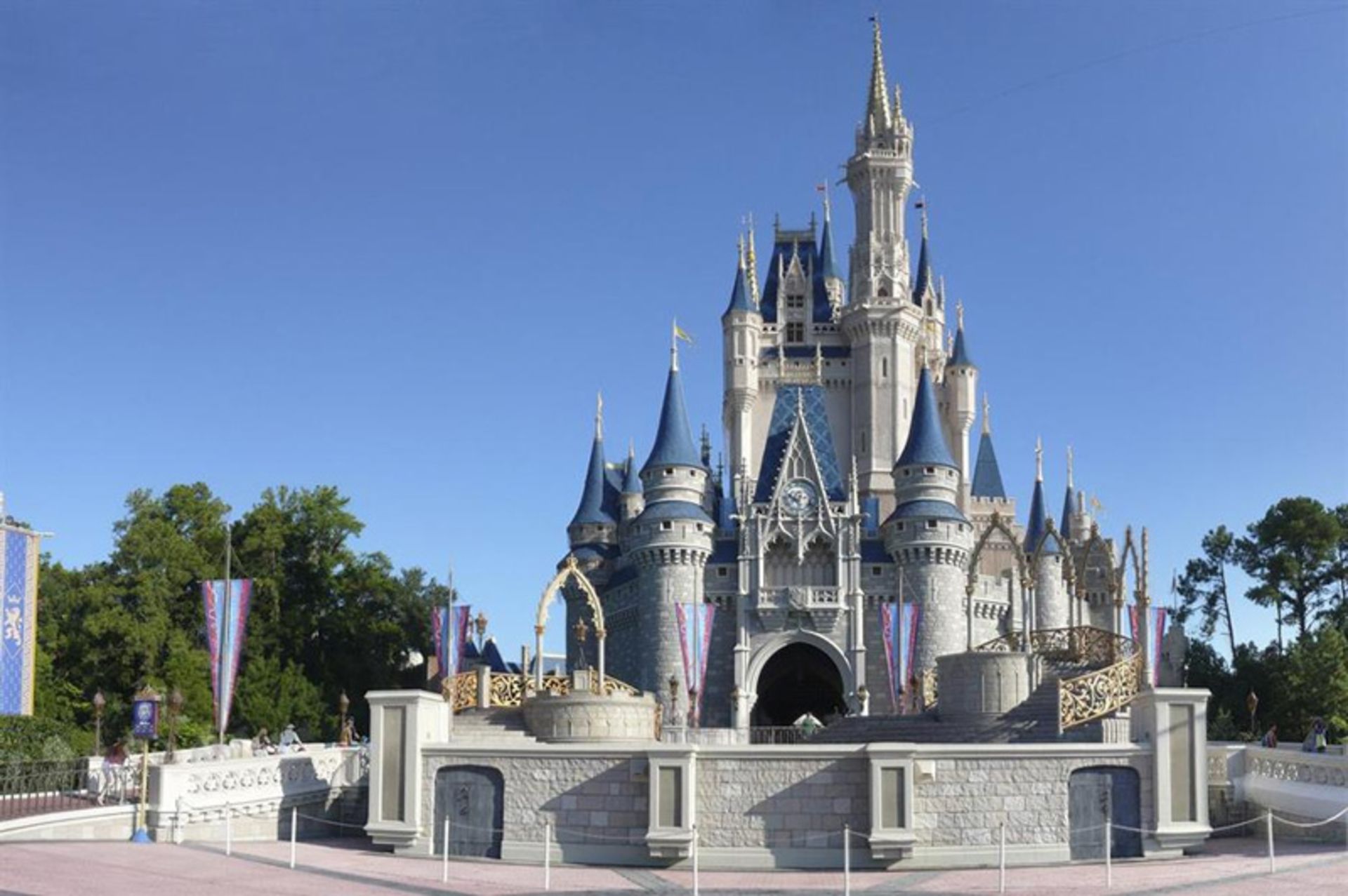 قلعه سیندرلا در دیزنی‌لند آمریکا