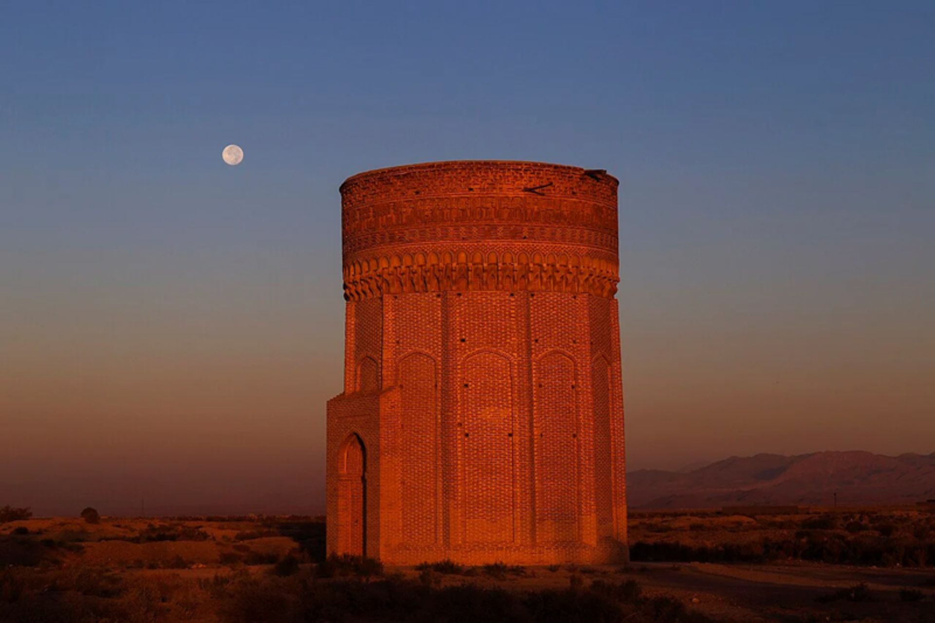 برج مهماندوست