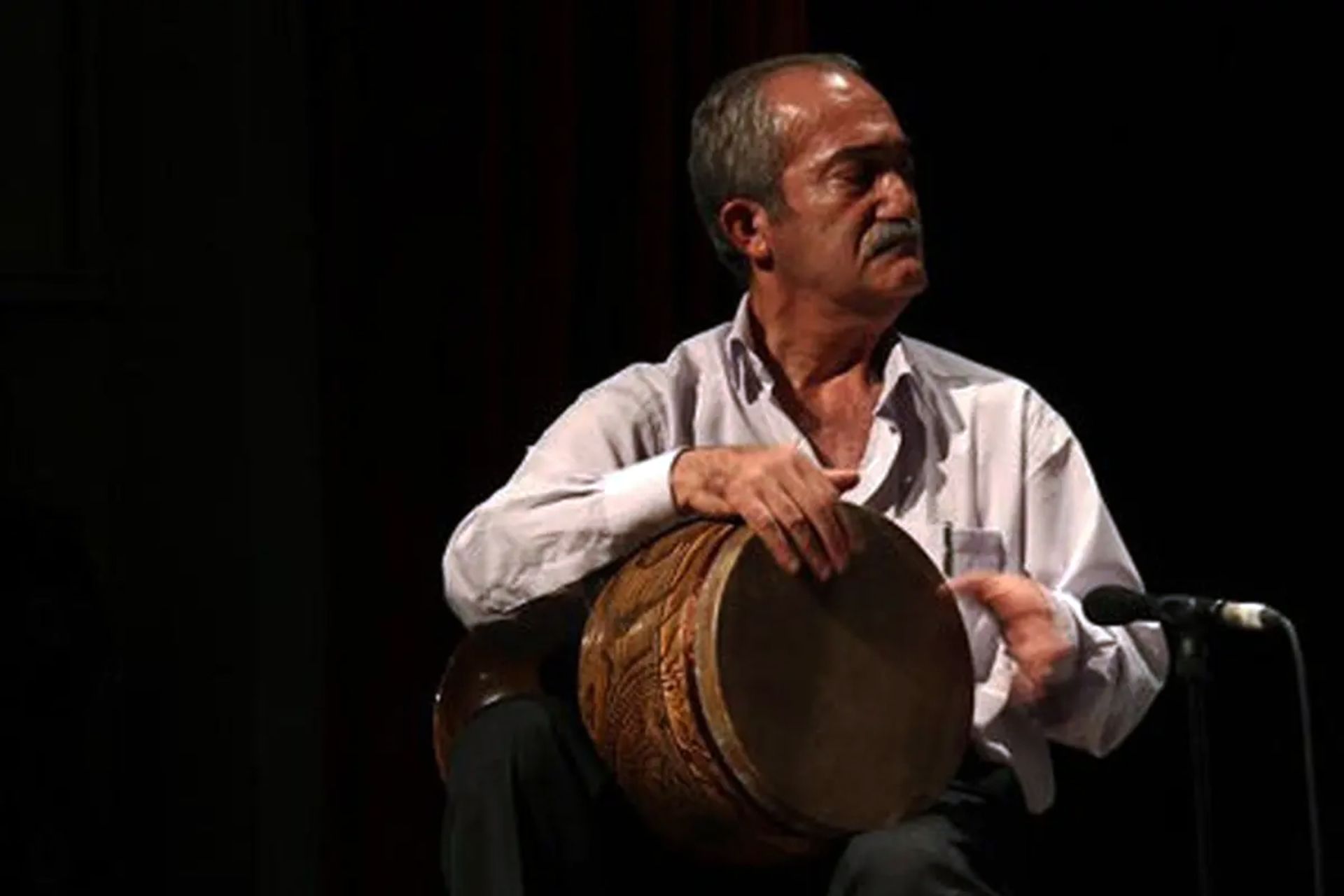 بهمن رجبی نوازنده تنبک