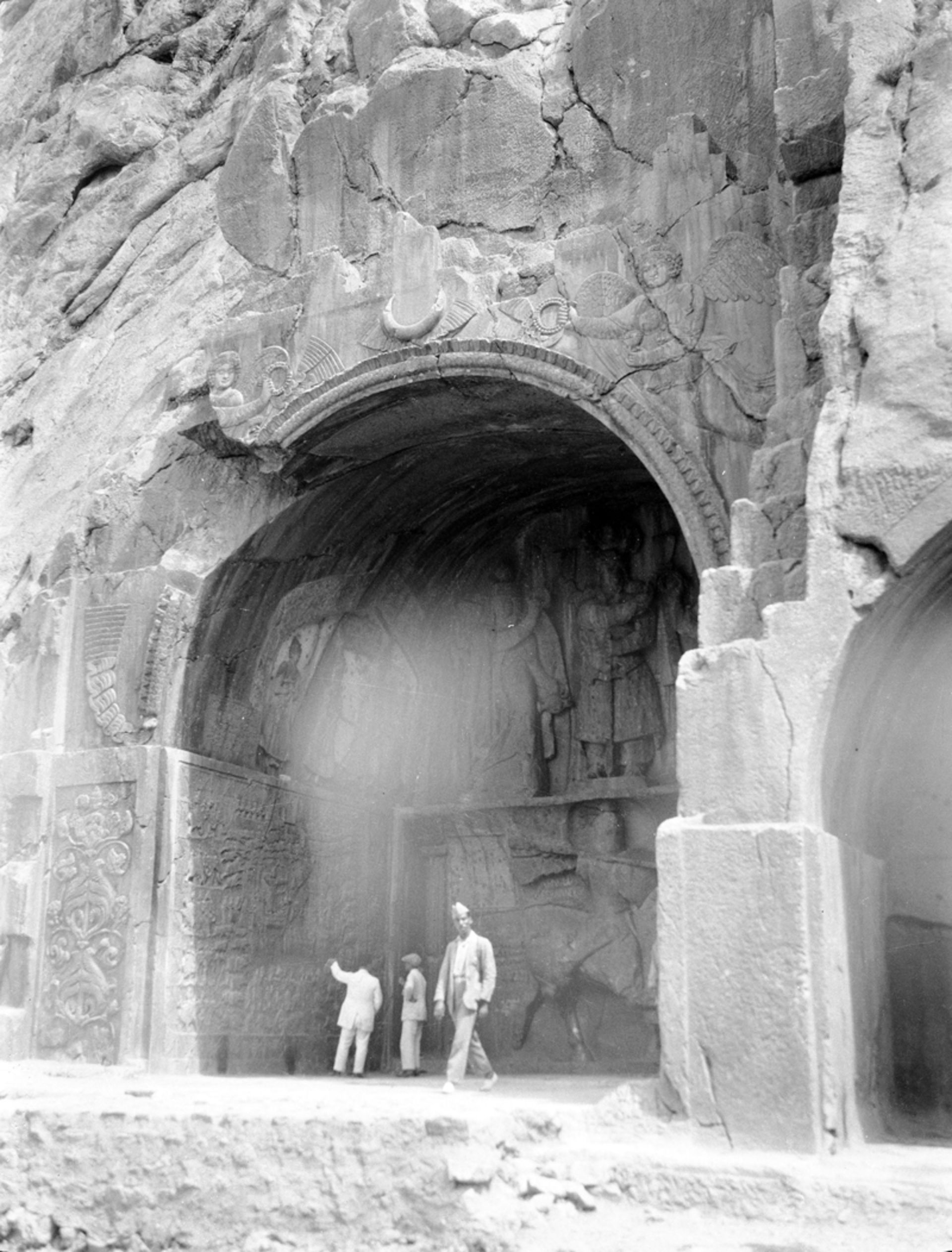 عکس تاریخی طاق بستان