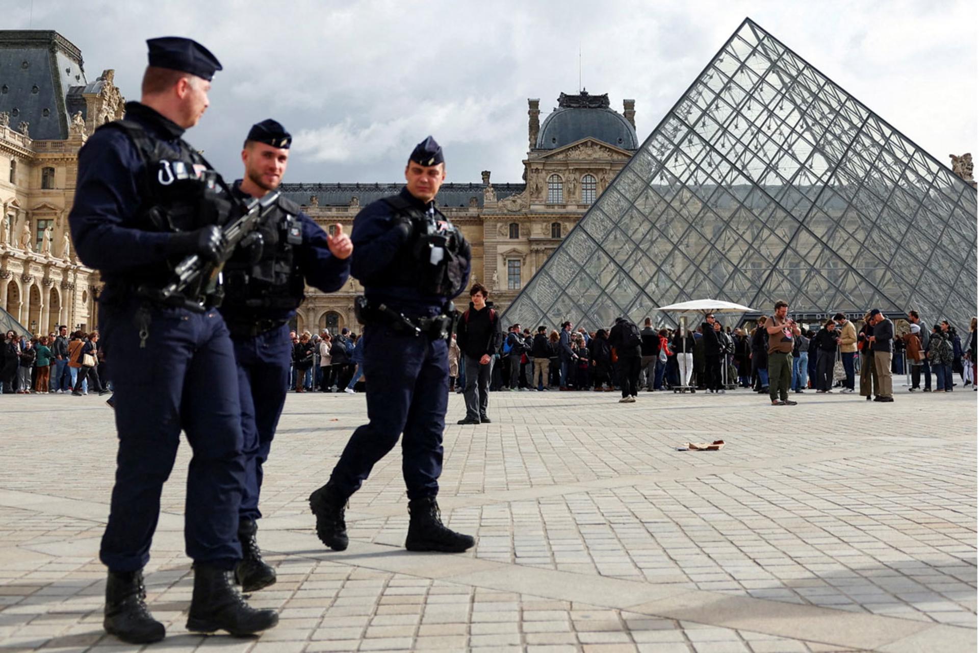 سرقت از موزه لوور