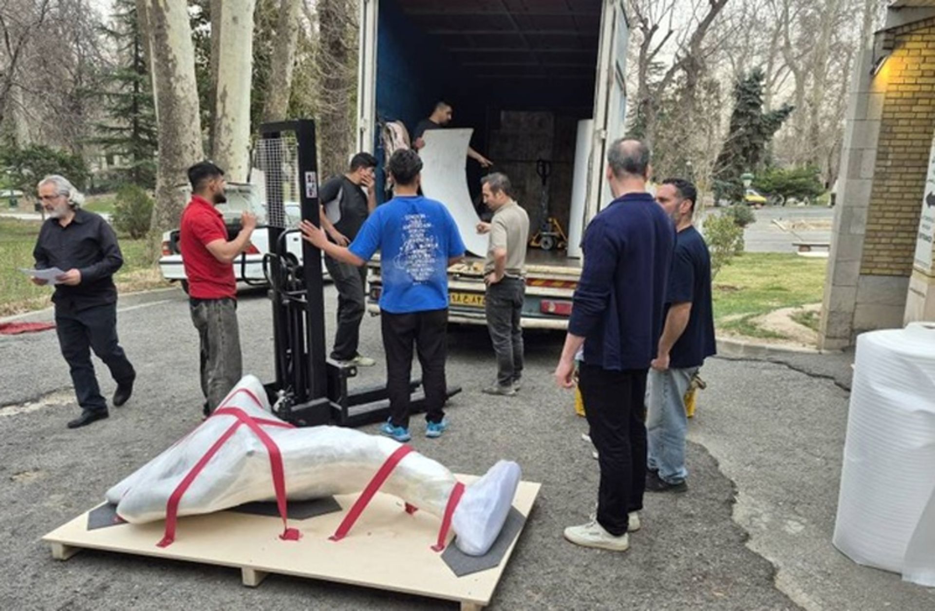 مجسمه بندباز بهمن محصص