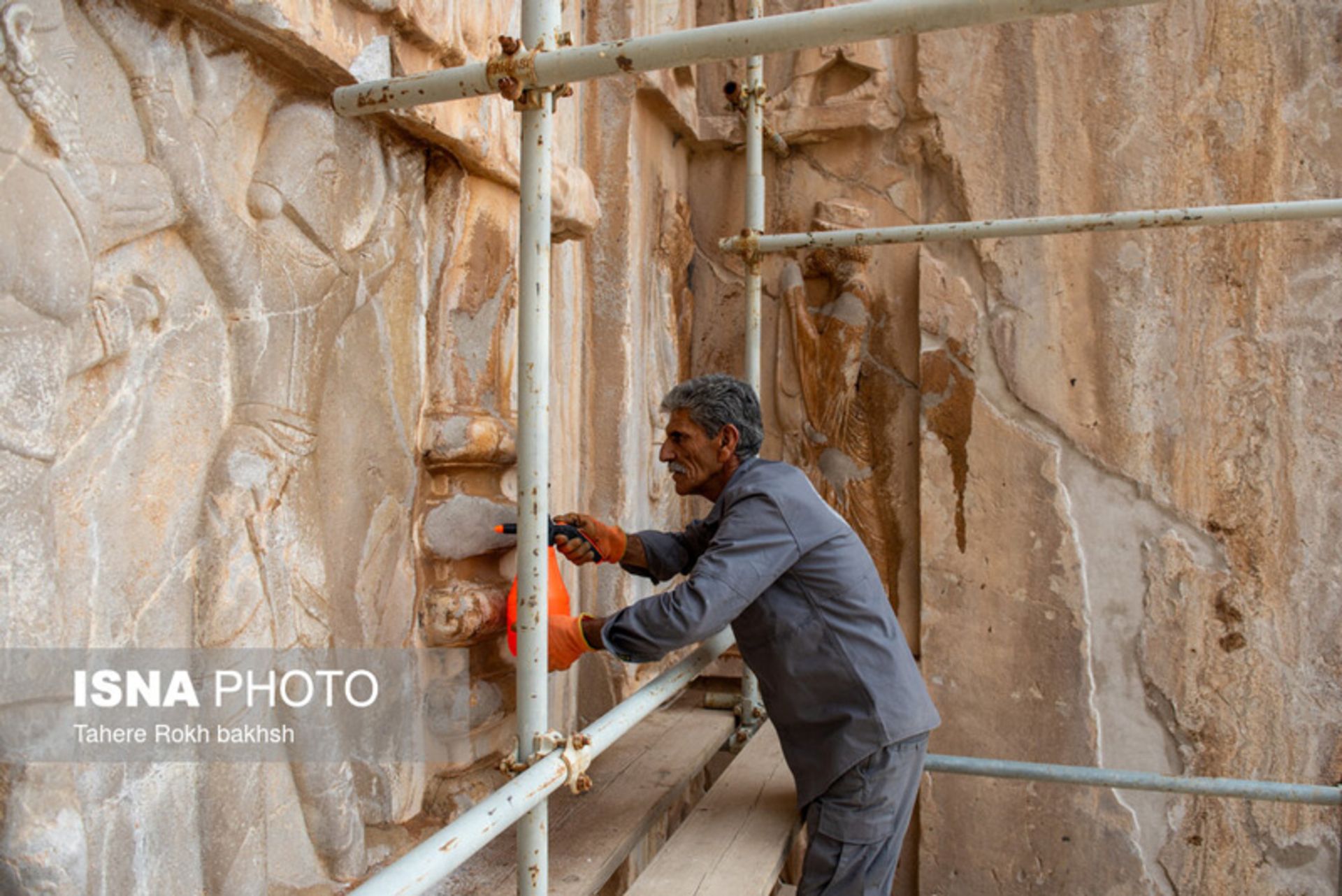 مرمت نقش رستم