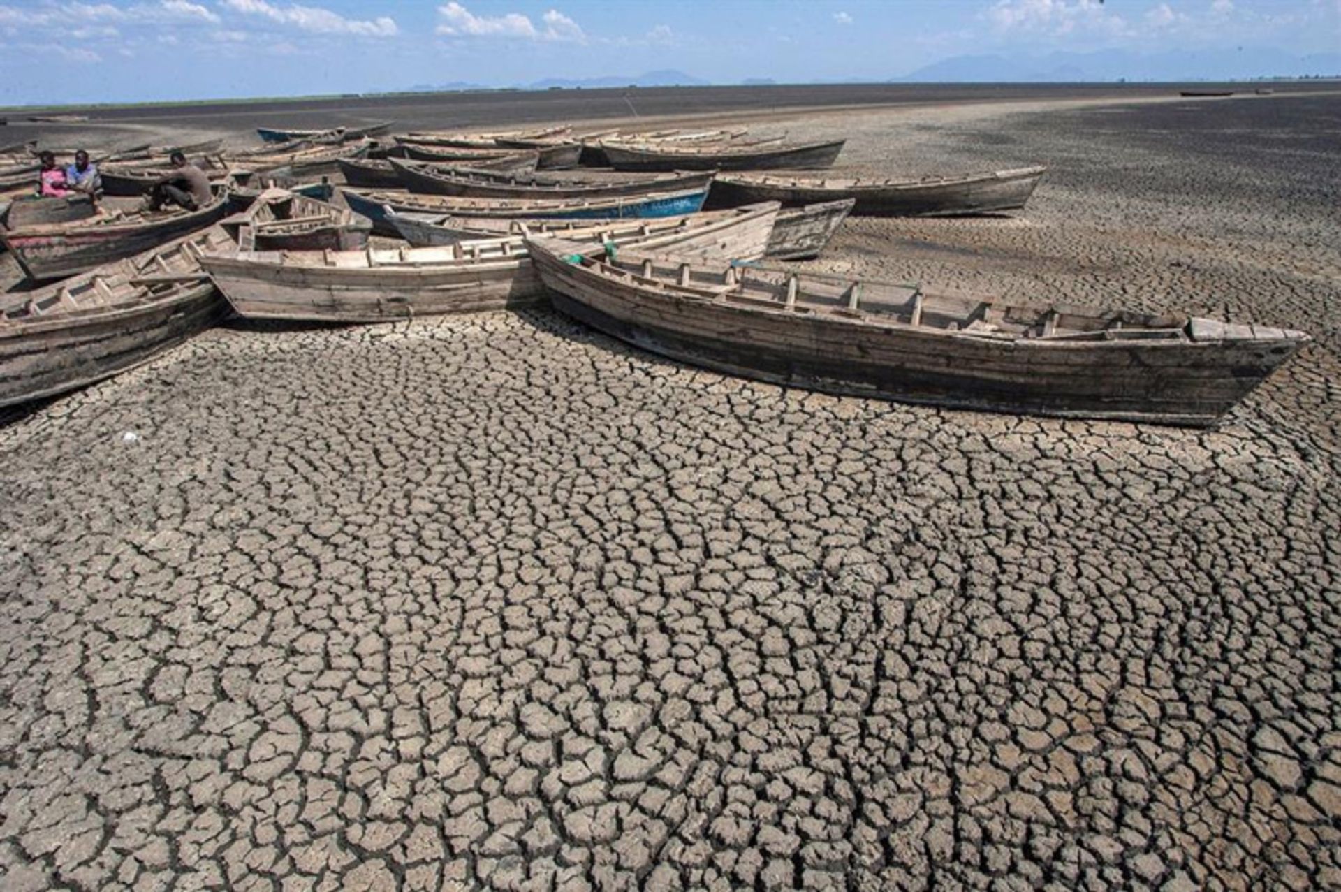 قایق های به گل نشسته در دریاچه چیلوا