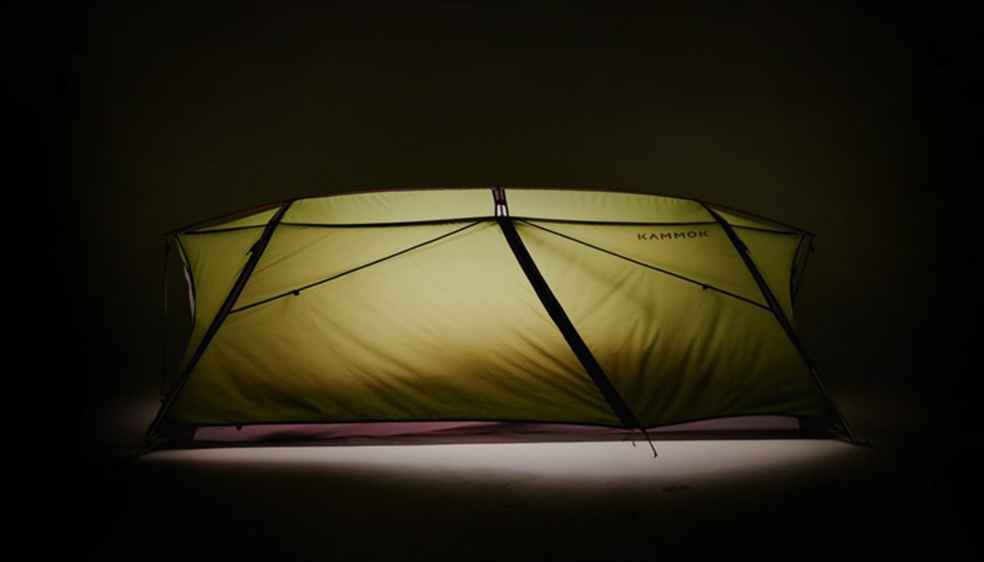 چادر و ننوی ساندا در شب