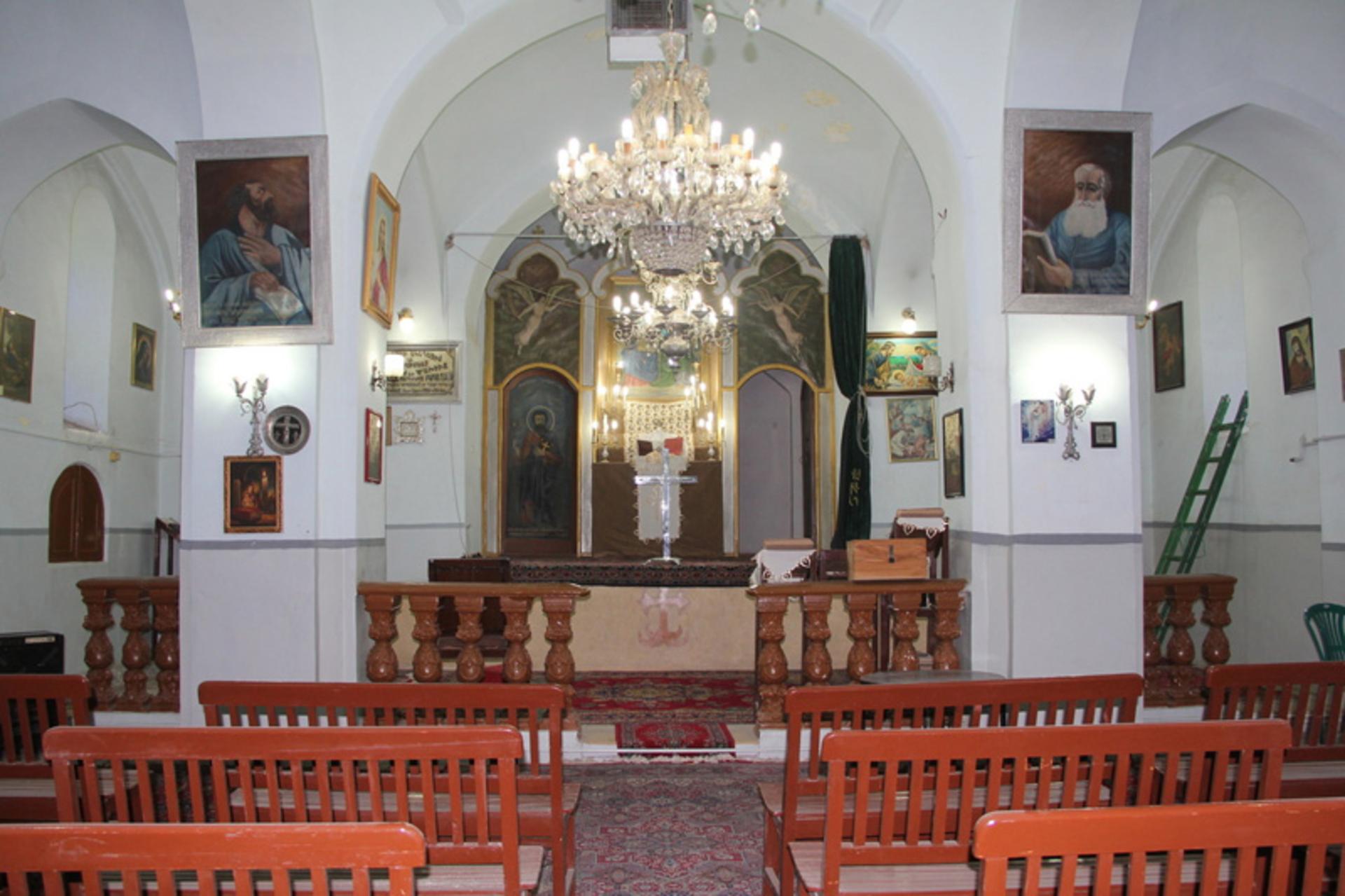 صحن اصلی کلیسای رفیعی قزوین