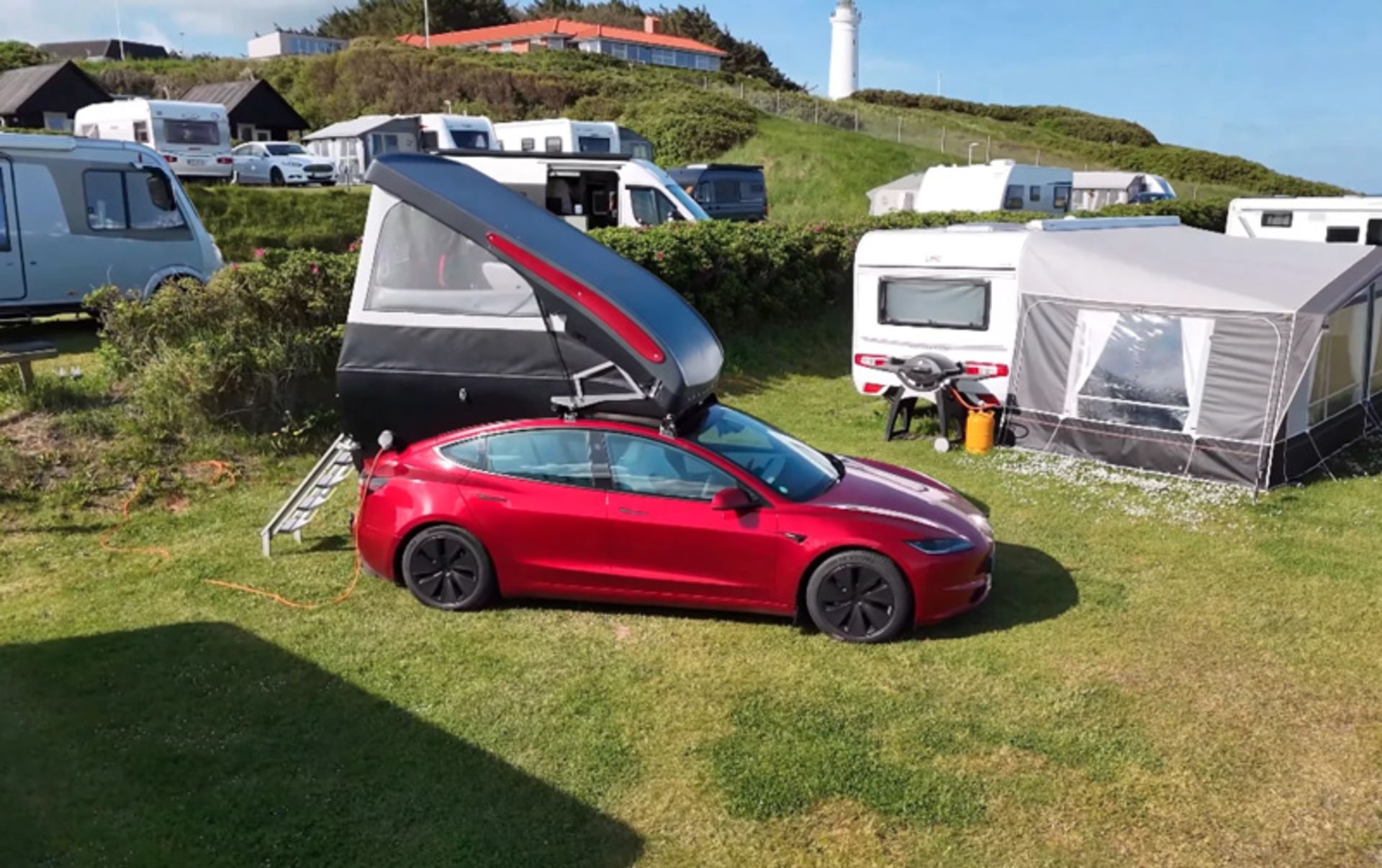 کمپر تسلا در گردهمایی خودروهای کمپر