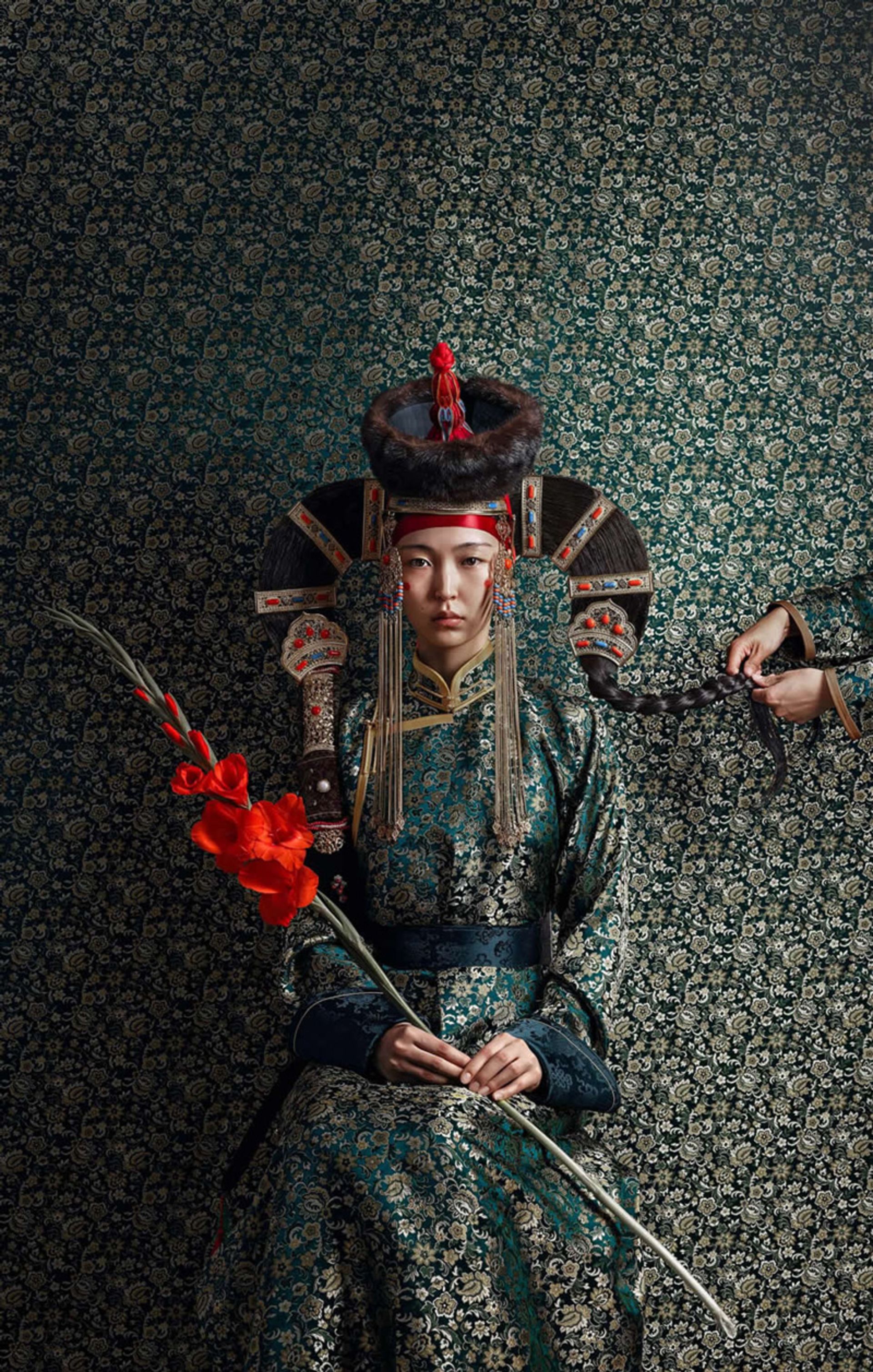 بانوی شرقی در لباس سنتی