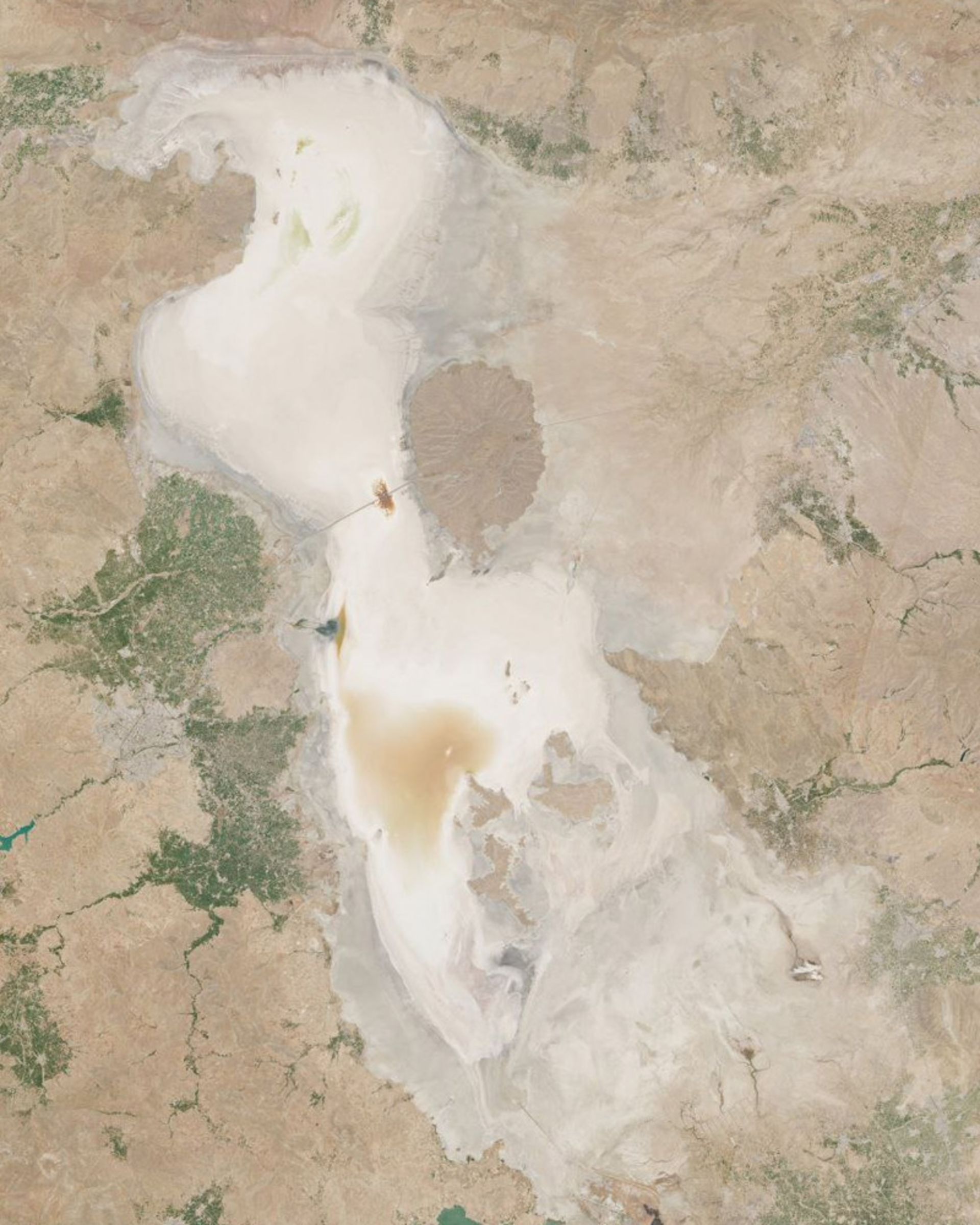 خشکی دریاچه ارومیه