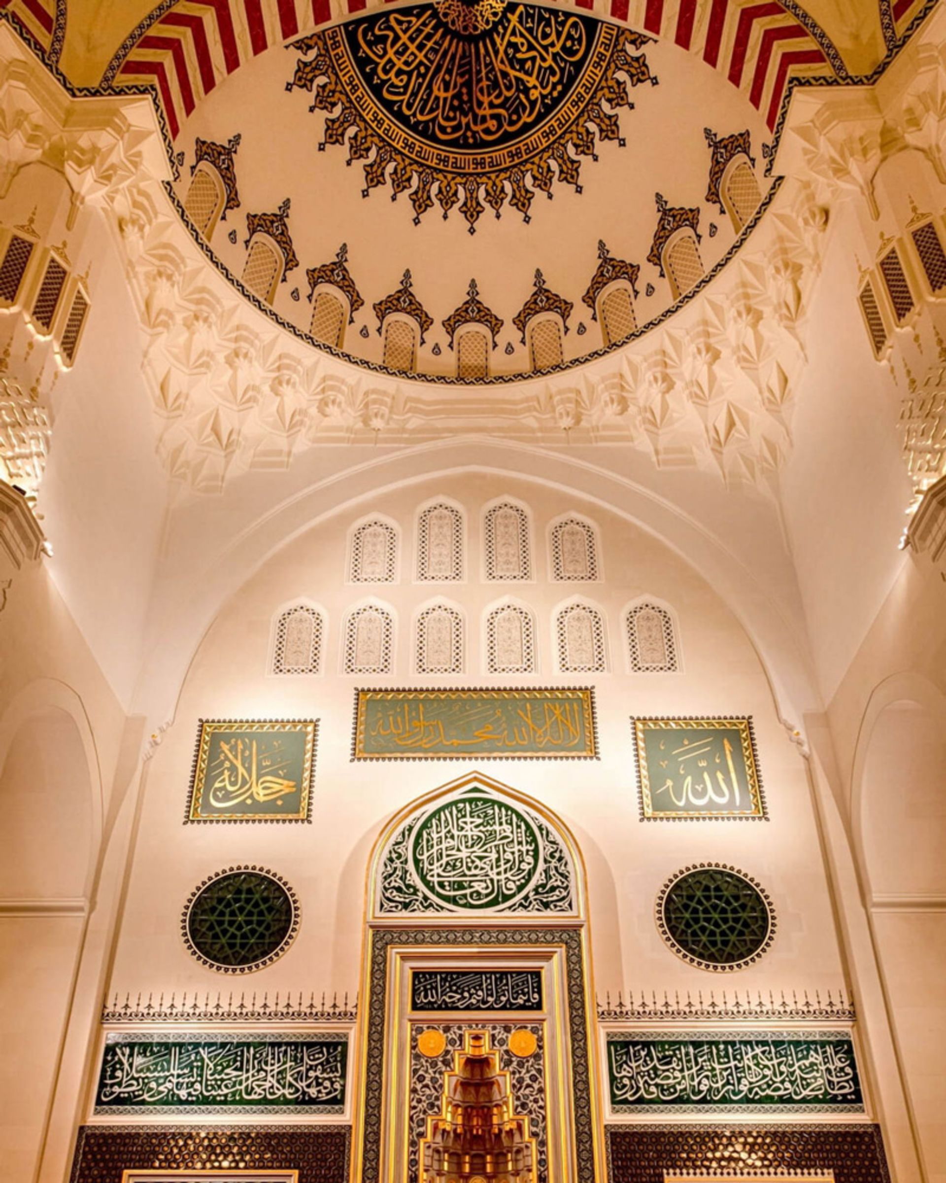 محراب شبستان مسجد شارجه