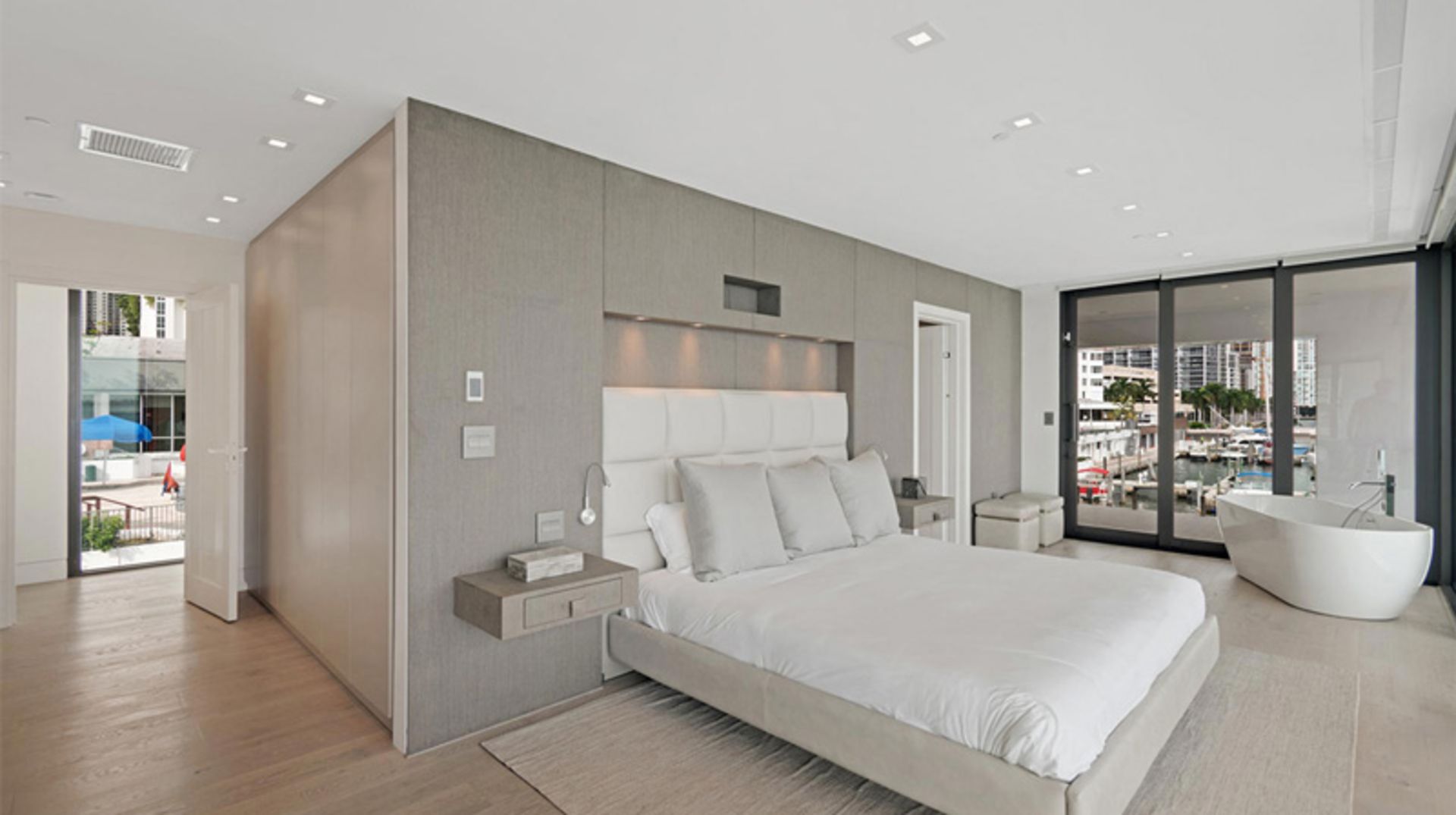 تخت‌خواب ویلای شناور آرکوپ ۷۵ 