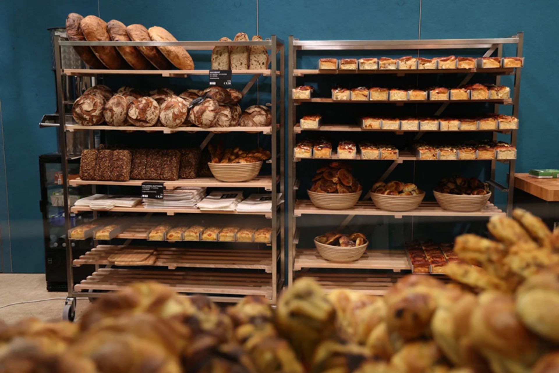 قفسه فروش نان آلمانی