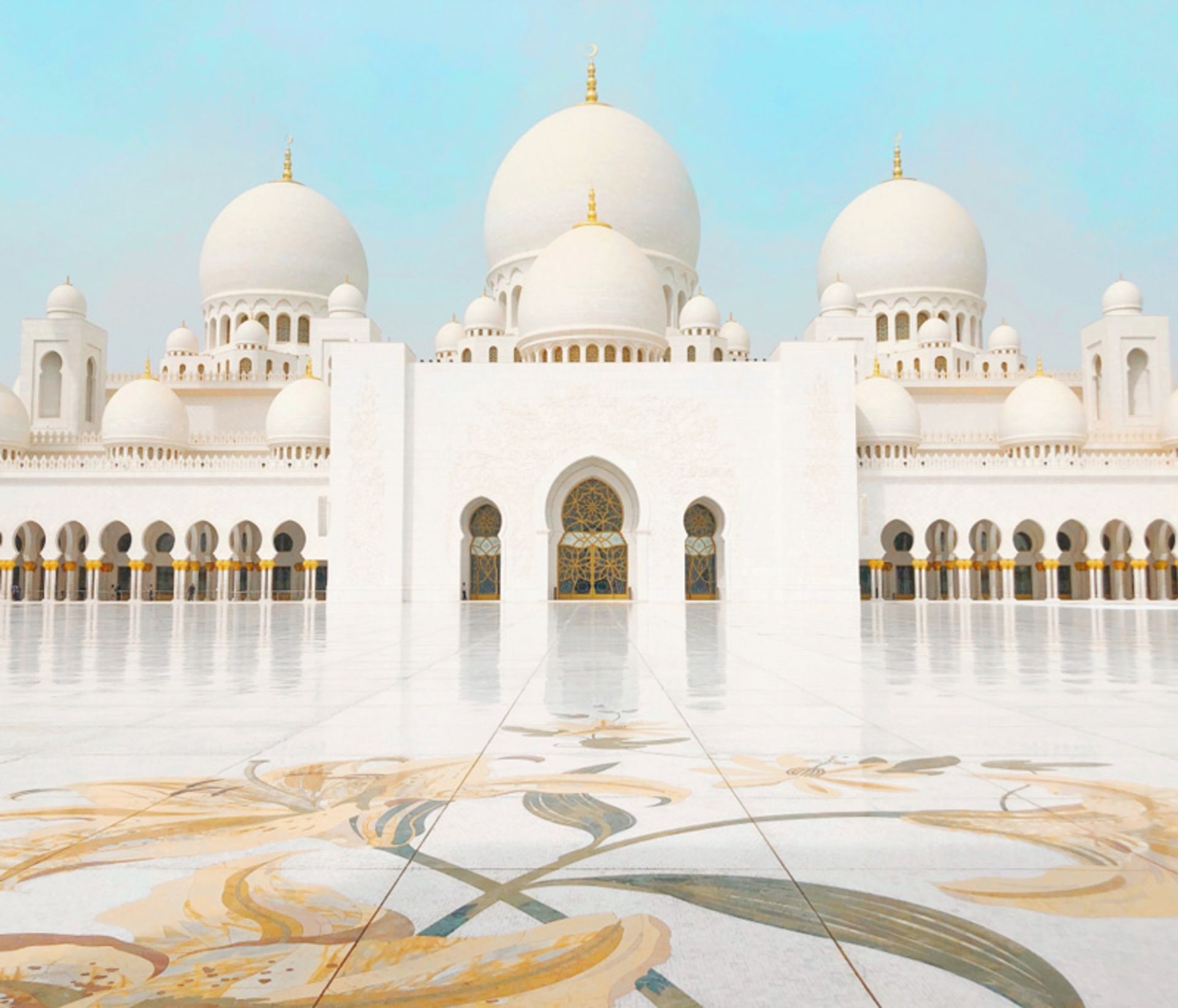 صحن اصلی مسجد شیخ زاید