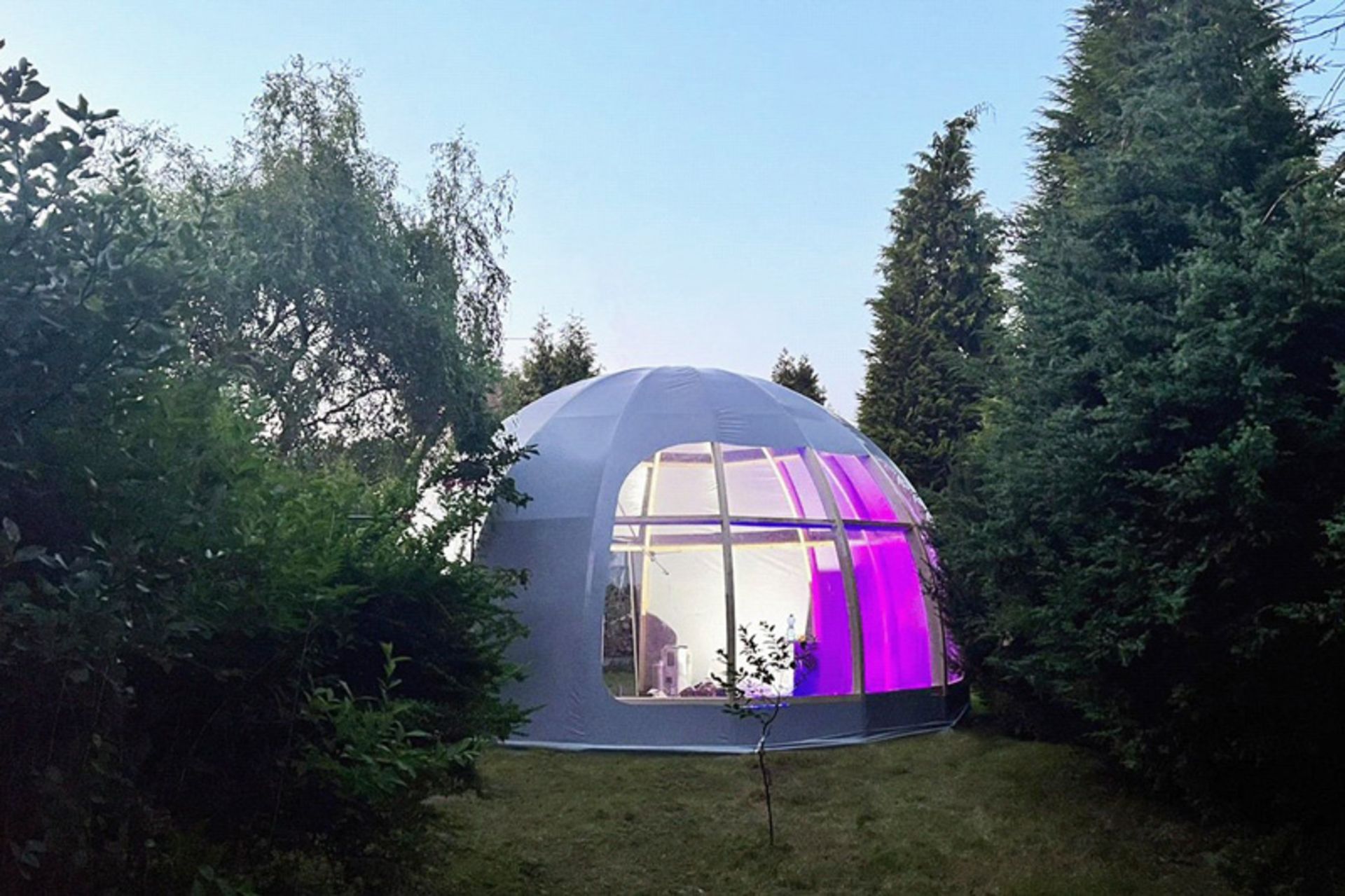 چادر کروی اسفیرسکیپ با چراغ بنفش